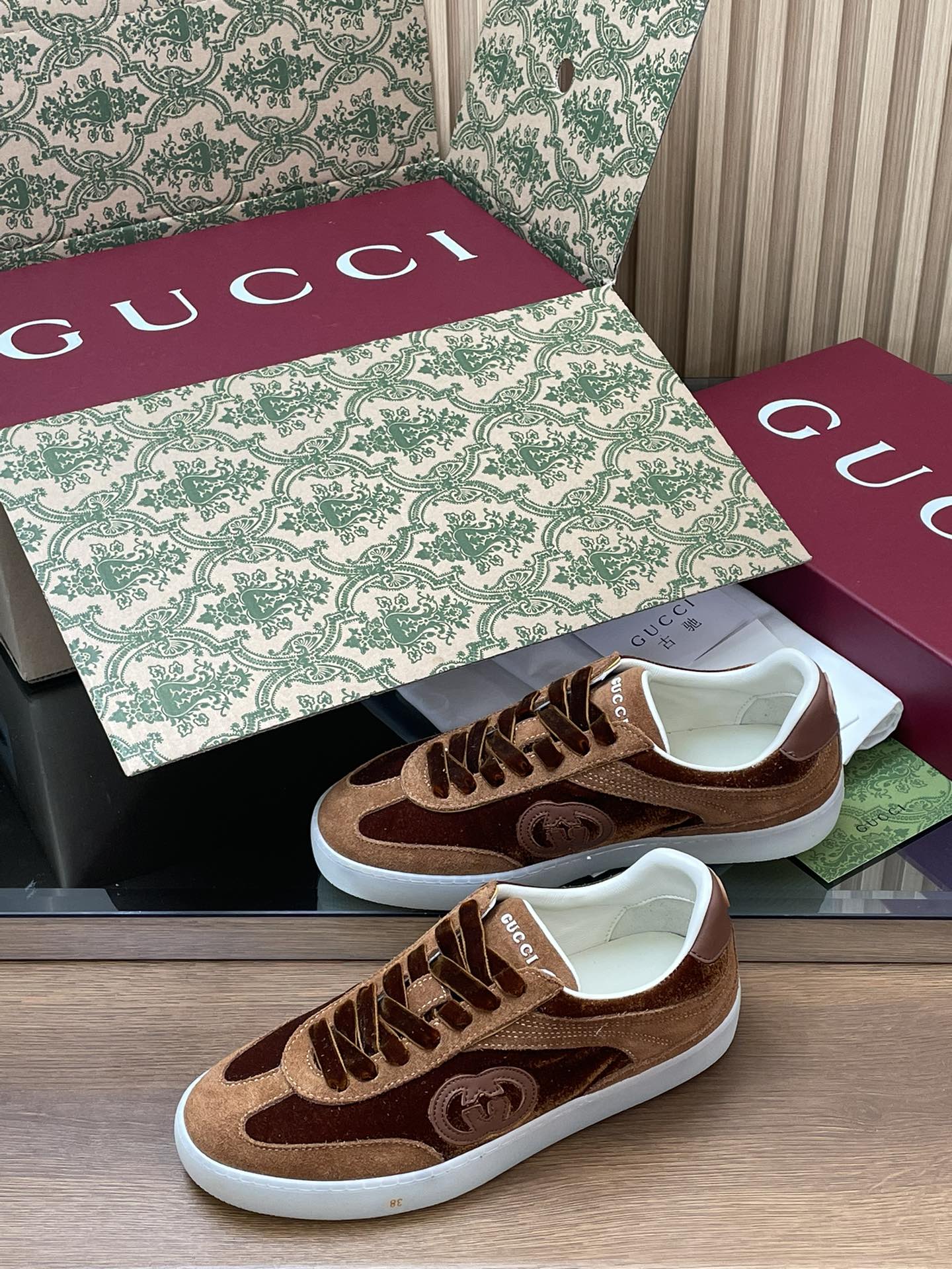 GUCCI グッチ ローカットスニーカー 本革 軽量 ブラック - 画像 4