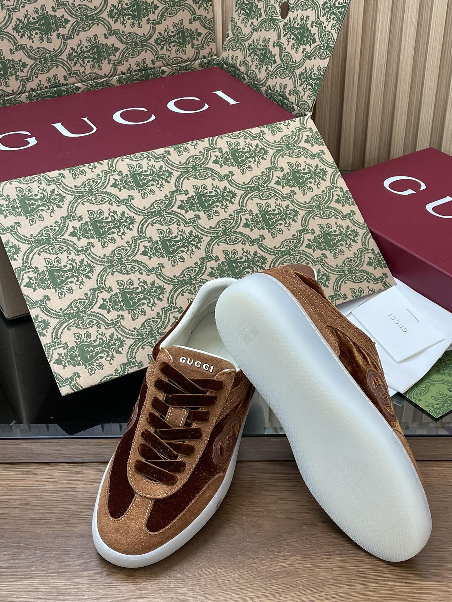 GUCCI グッチ ローカットスニーカー 本革 軽量 ブラック - 画像 9