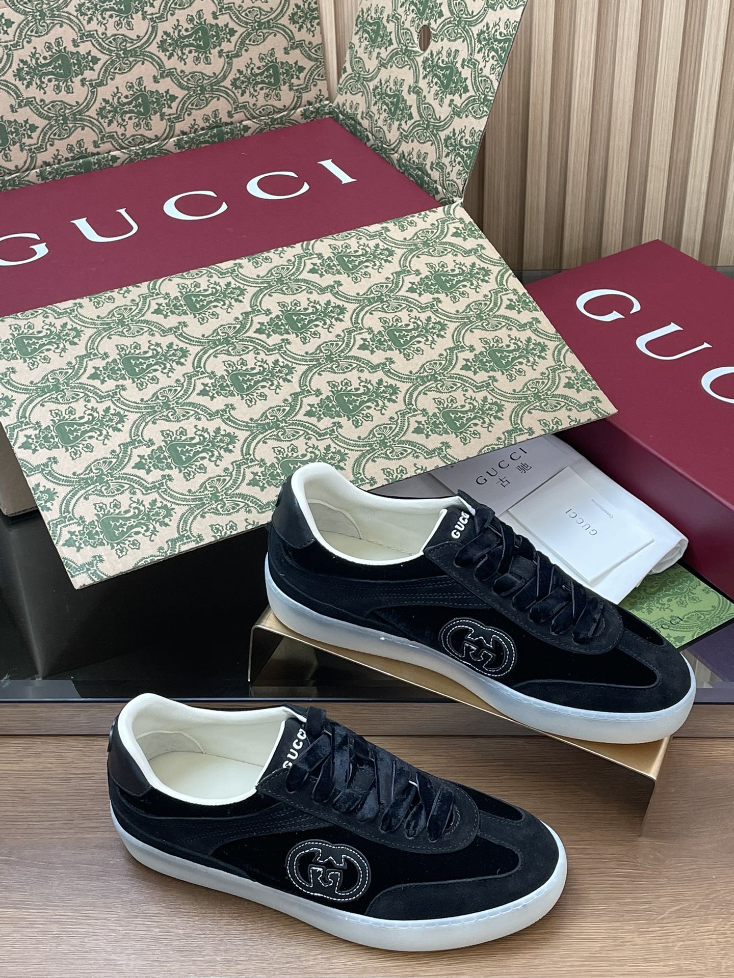 GUCCI グッチ フラットシューズ 本革 通勤 黒色
