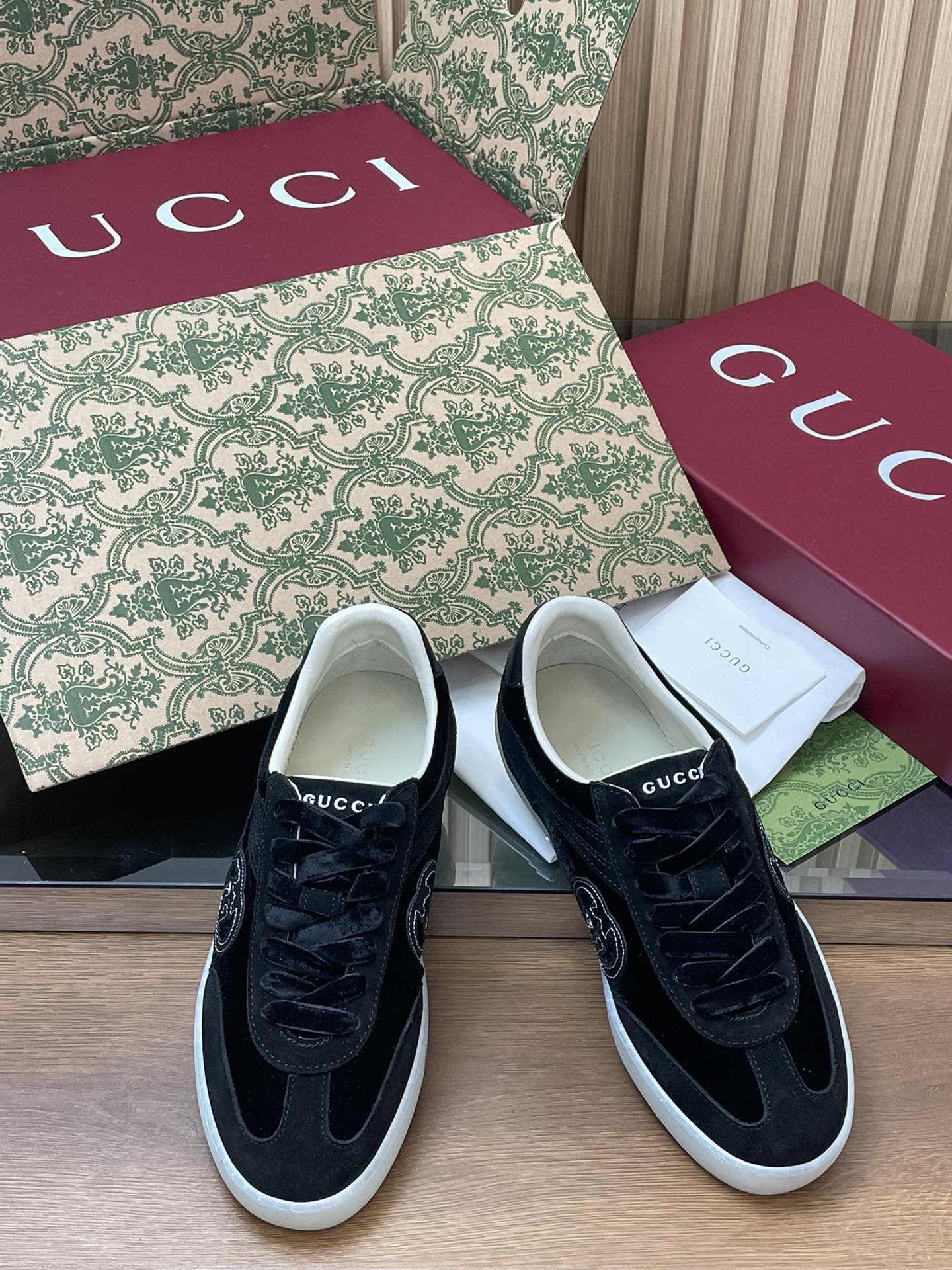 GUCCI グッチ フラットシューズ 本革 通勤 黒色 - 画像 2