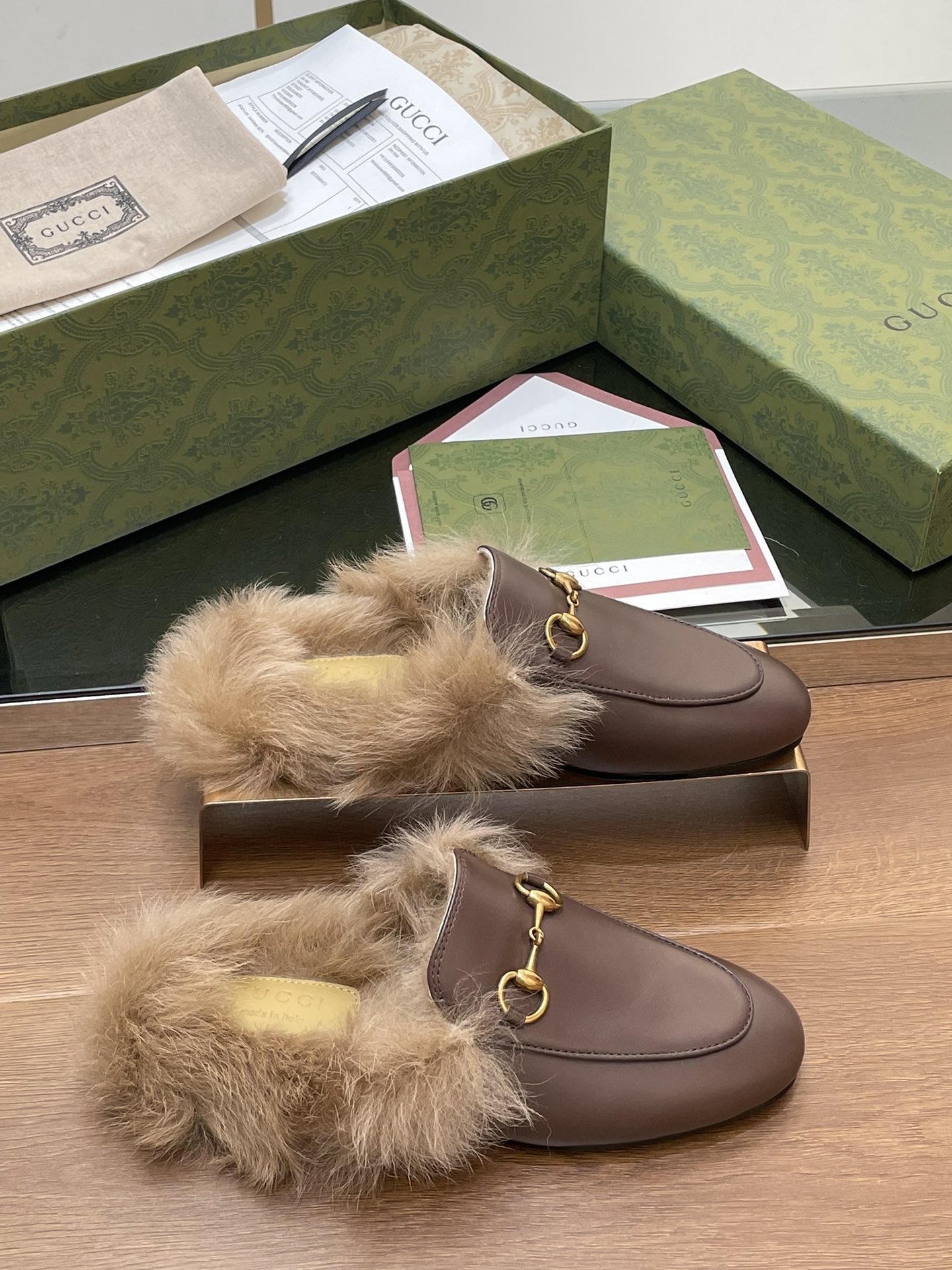 GUCCI グッチ フラットシューズ 本革 毛付き ブラック