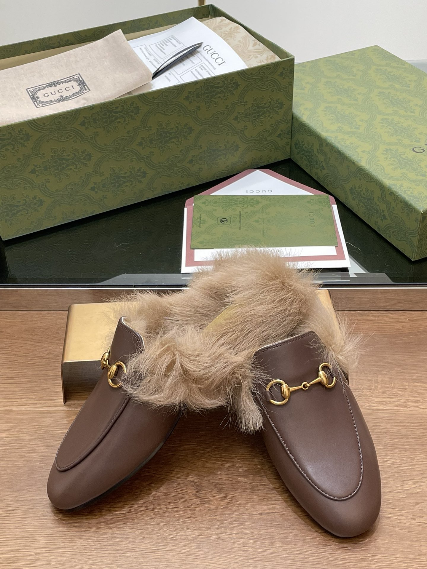 GUCCI グッチ フラットシューズ 本革 毛付き ブラック - 画像 6