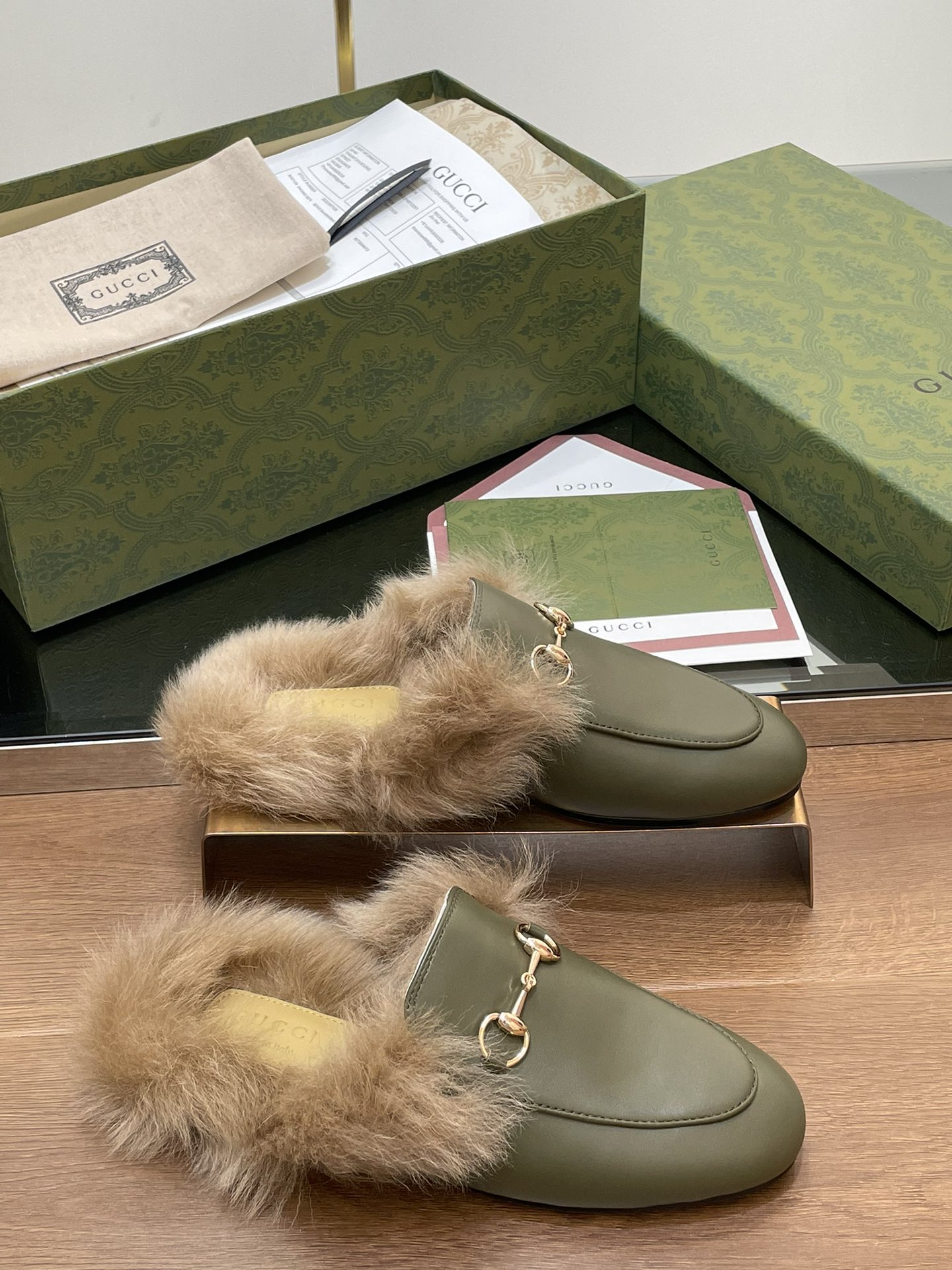 GUCCI グッチ フラットシューズ 本革 毛先付き ブラック