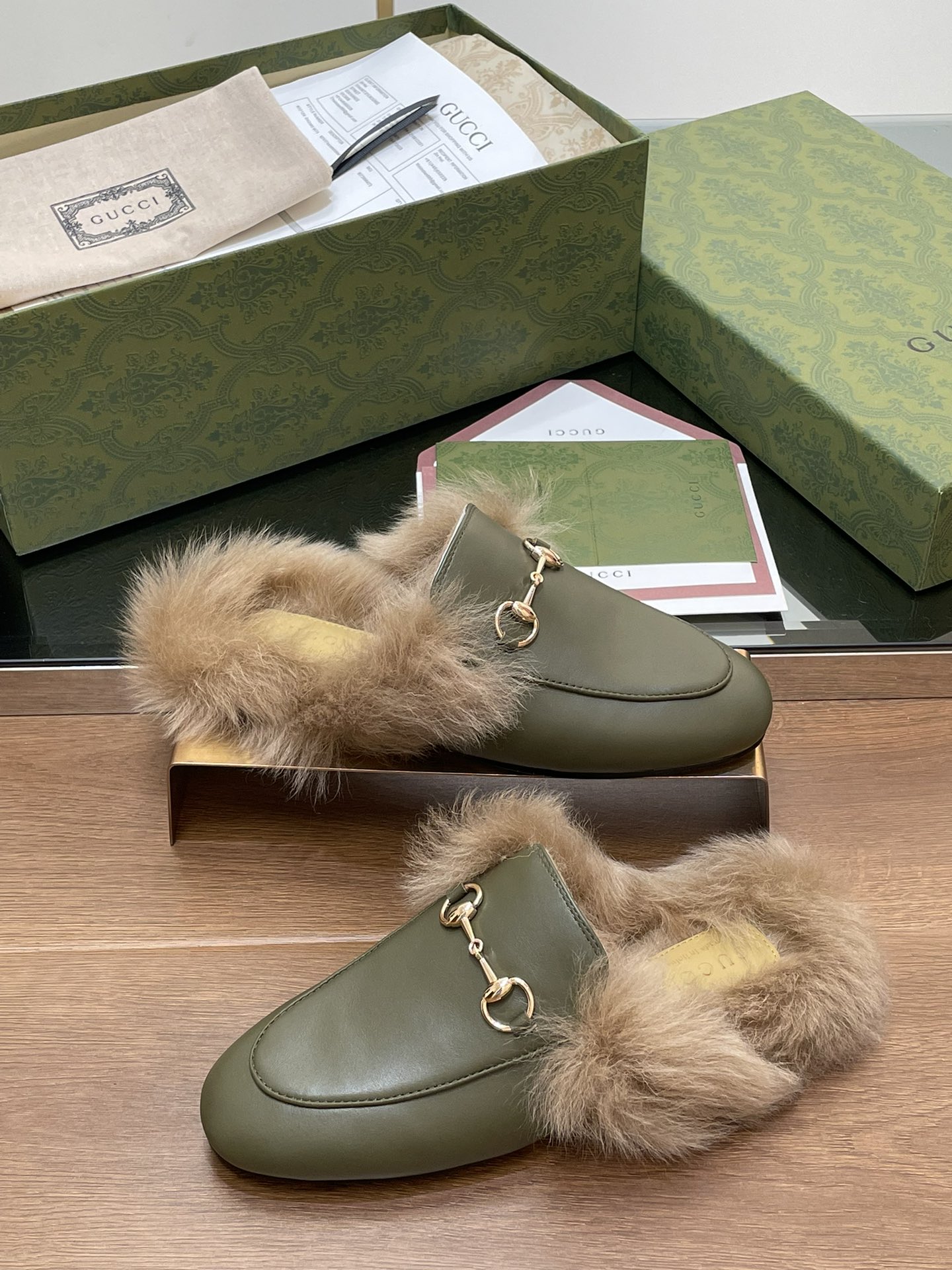 GUCCI グッチ フラットシューズ 本革 毛先付き ブラック - 画像 5