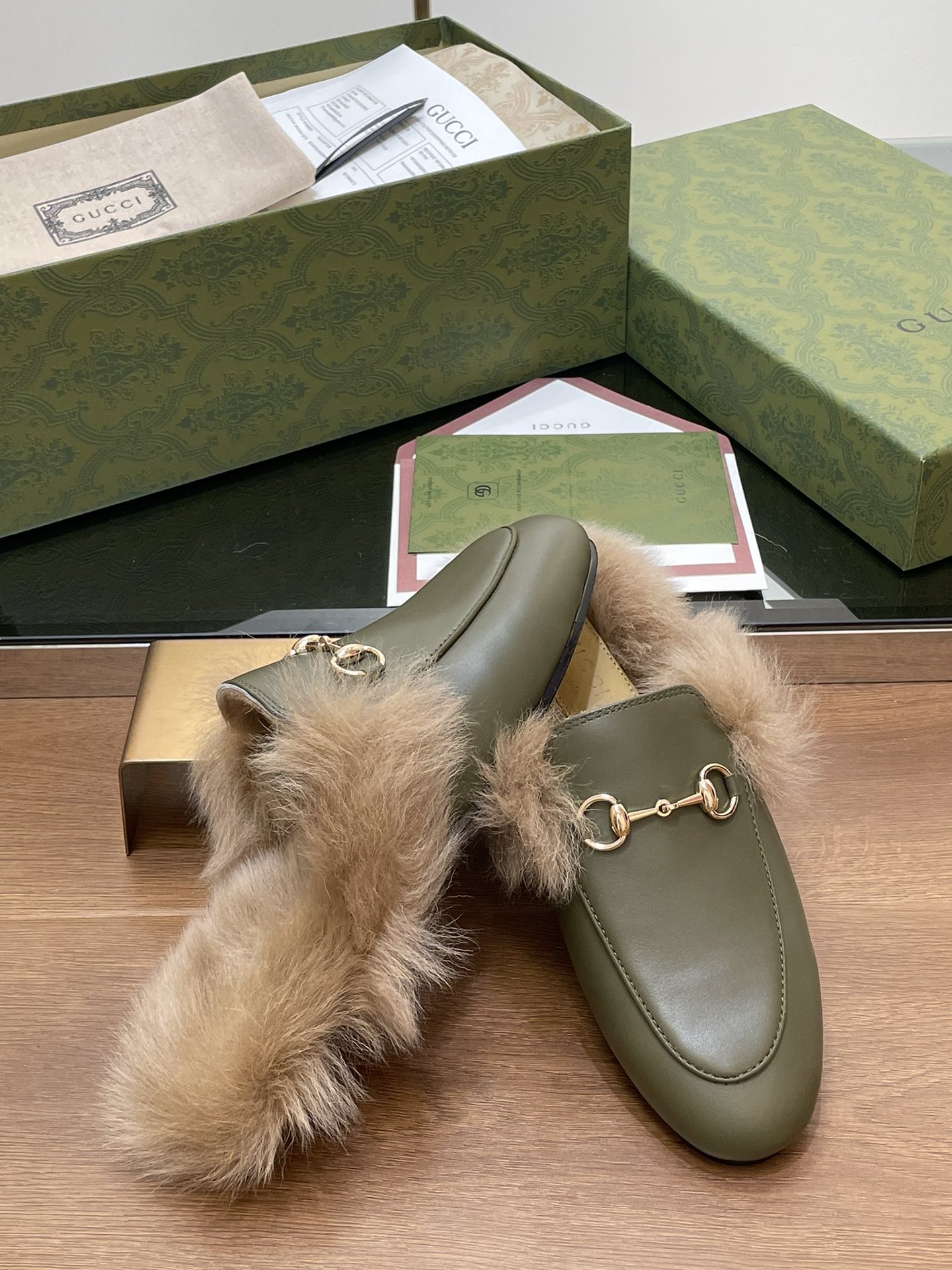 GUCCI グッチ フラットシューズ 本革 毛先付き ブラック - 画像 7