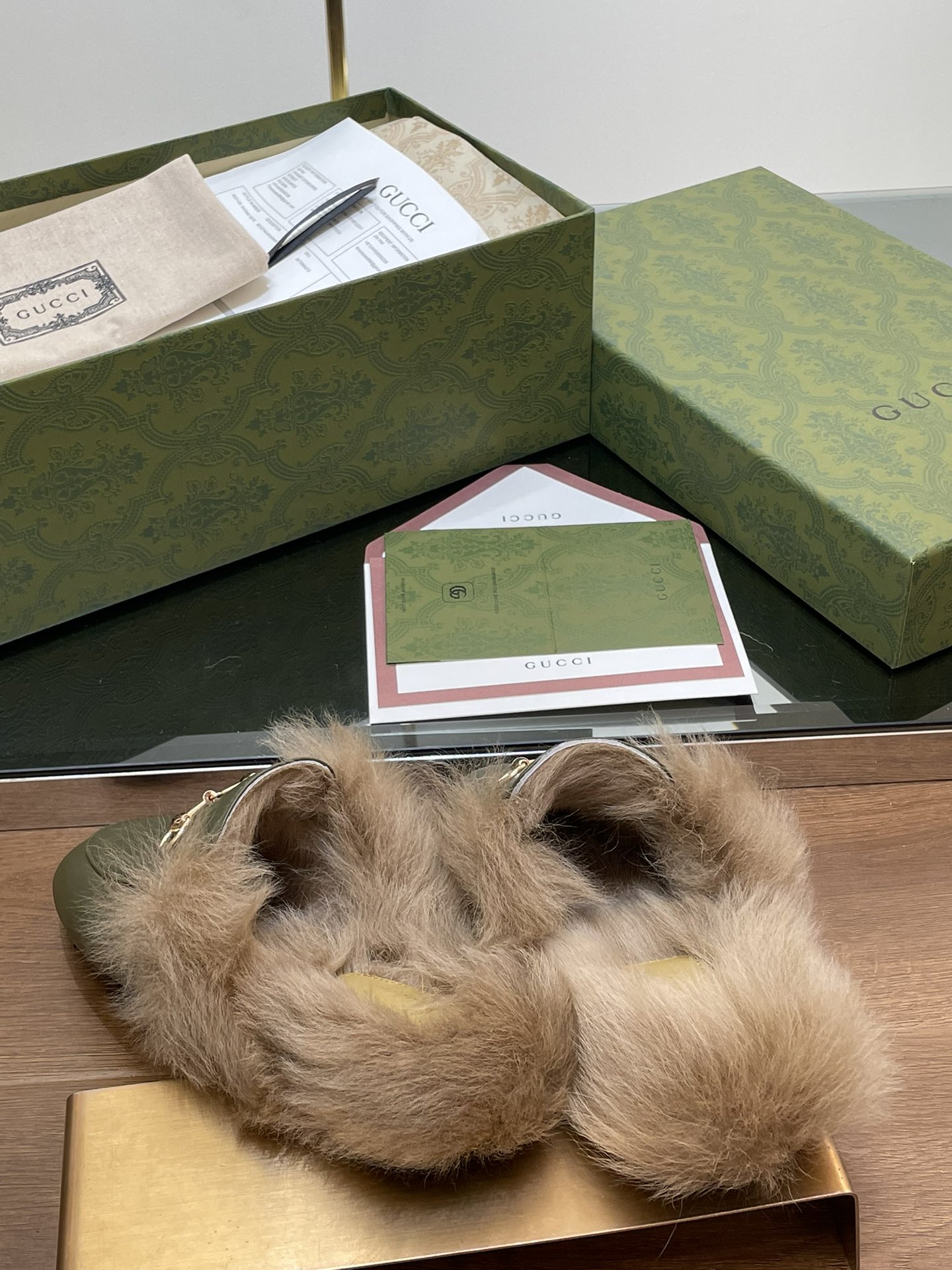 GUCCI グッチ フラットシューズ 本革 毛先付き ブラック - 画像 8