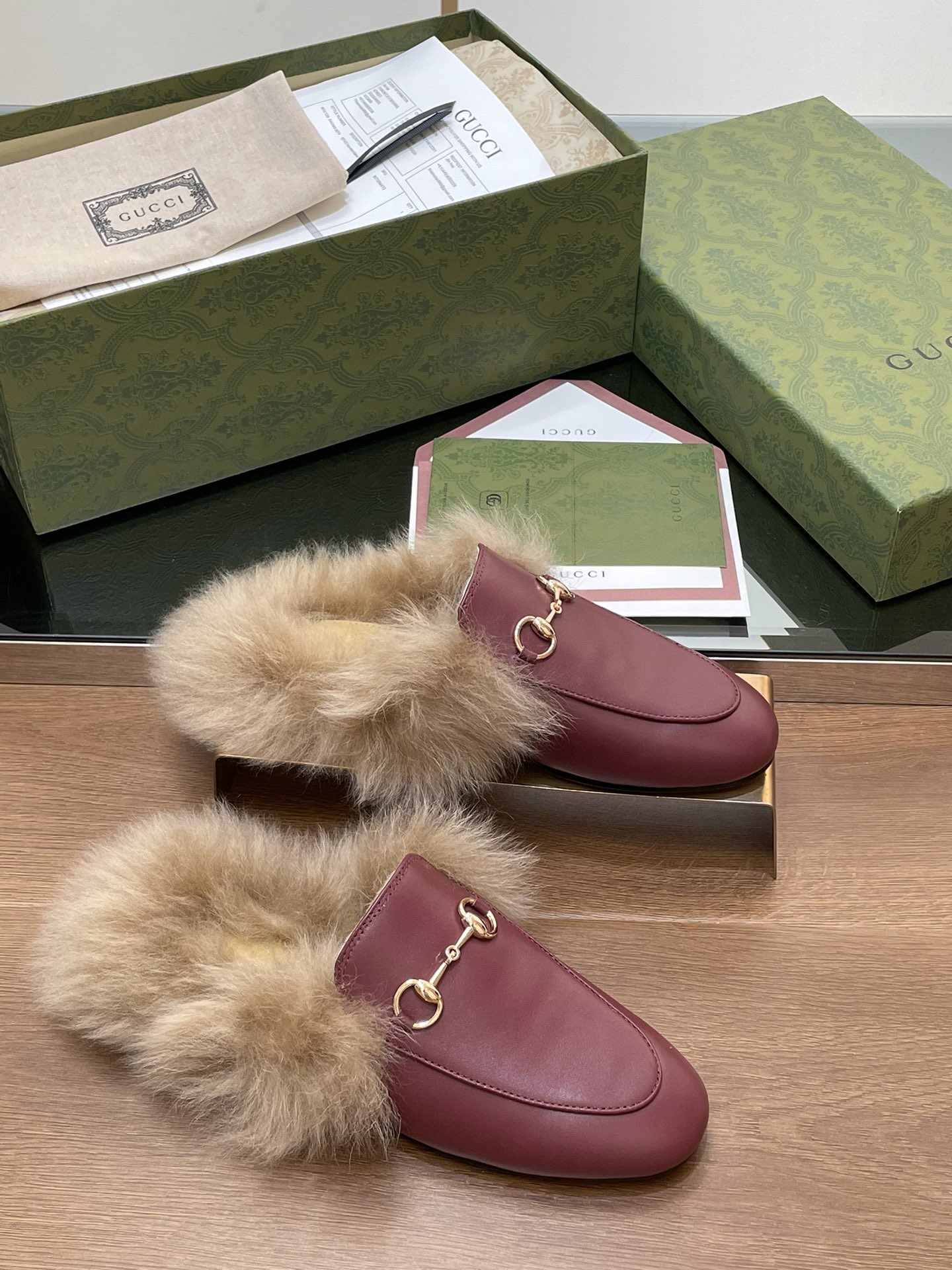 GUCCI グッチ フラットシューズ 本革 毛足 レディース ブラック