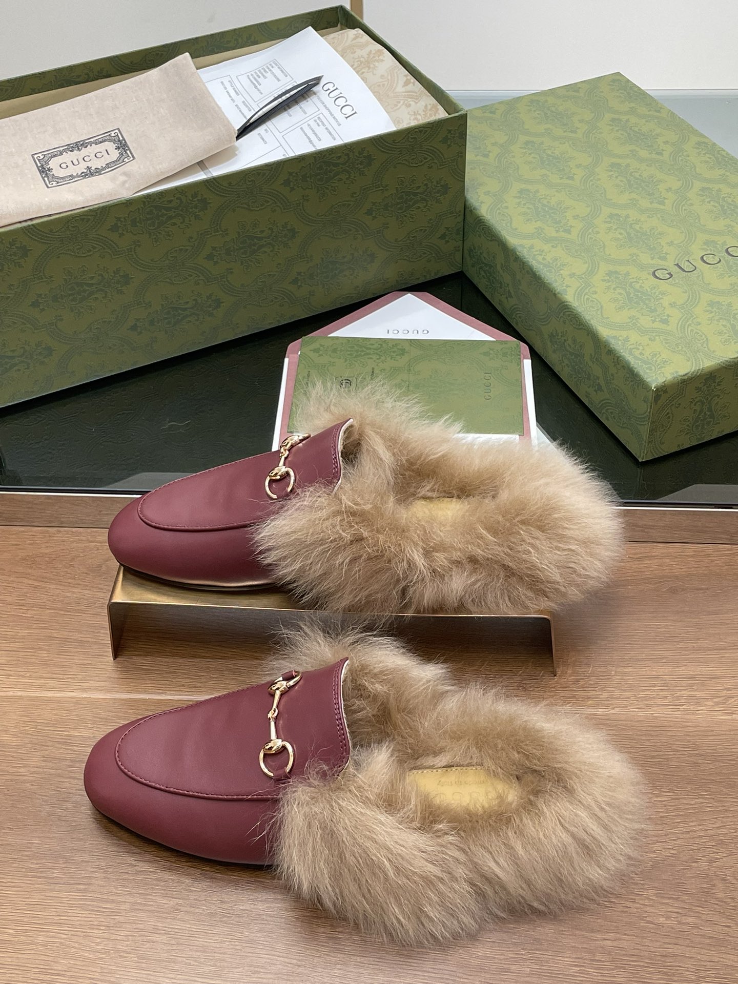 GUCCI グッチ フラットシューズ 本革 毛足 レディース ブラック - 画像 2