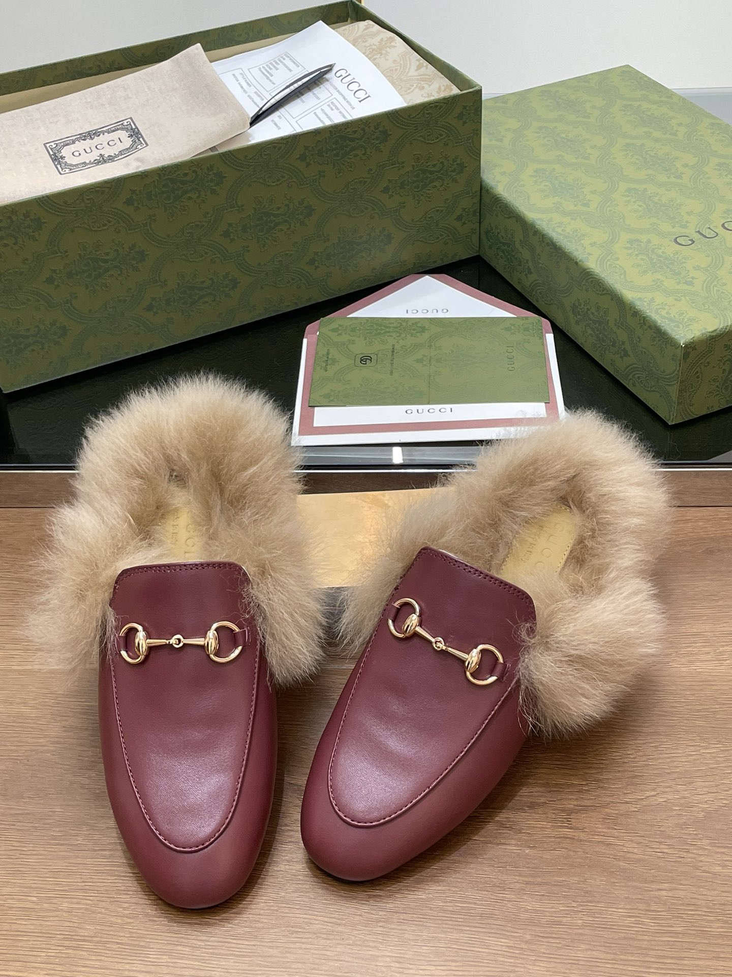 GUCCI グッチ フラットシューズ 本革 毛足 レディース ブラック - 画像 4