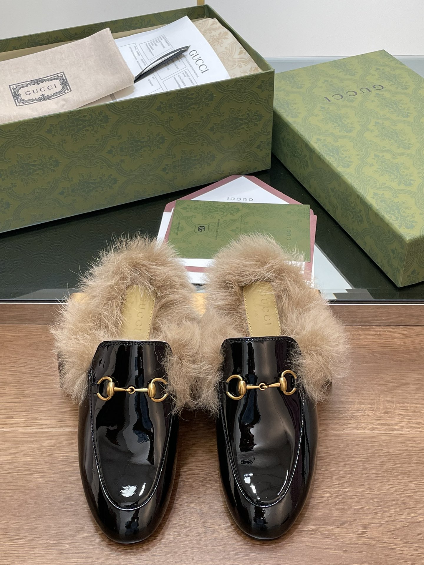 GUCCI グッチ フラットシューズ 本革 軽量 フェイクファー ブラック - 画像 3