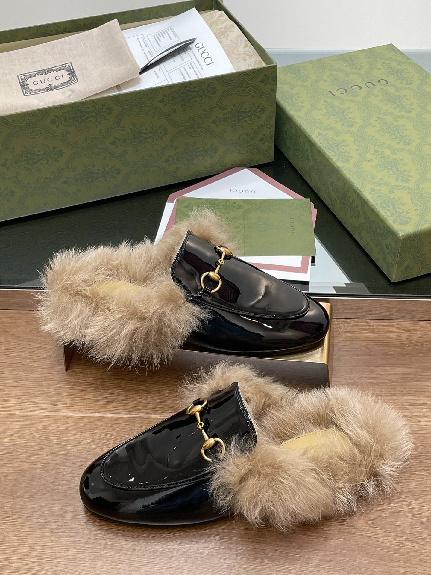 GUCCI グッチ フラットシューズ 本革 軽量 フェイクファー ブラック - 画像 5