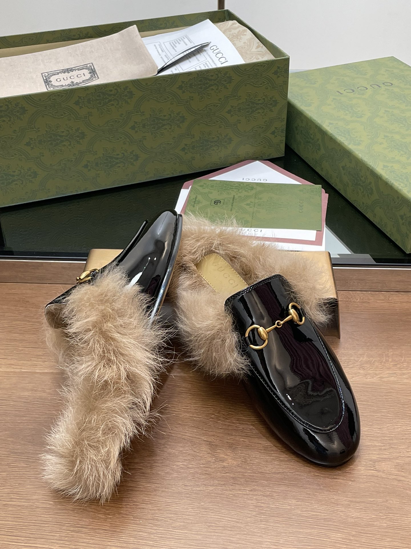 GUCCI グッチ フラットシューズ 本革 軽量 フェイクファー ブラック - 画像 7