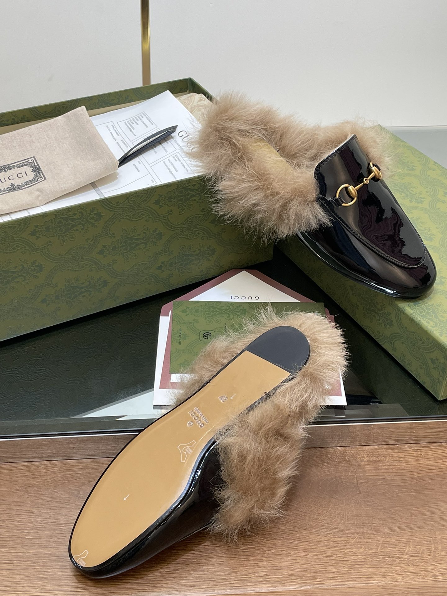 GUCCI グッチ フラットシューズ 本革 軽量 フェイクファー ブラック - 画像 9