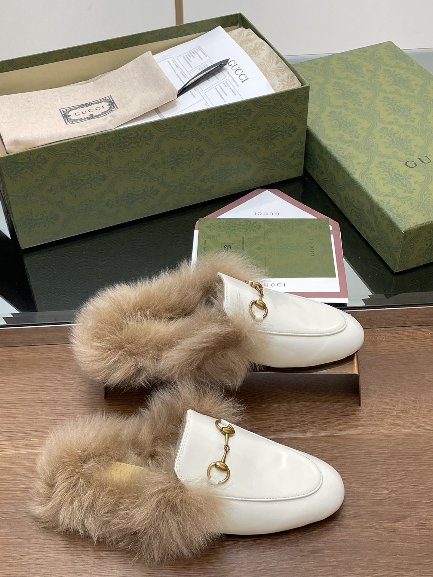 GUCCI グッチ フラットシューズ 本革 毛付き ファー ホワイト 全1色