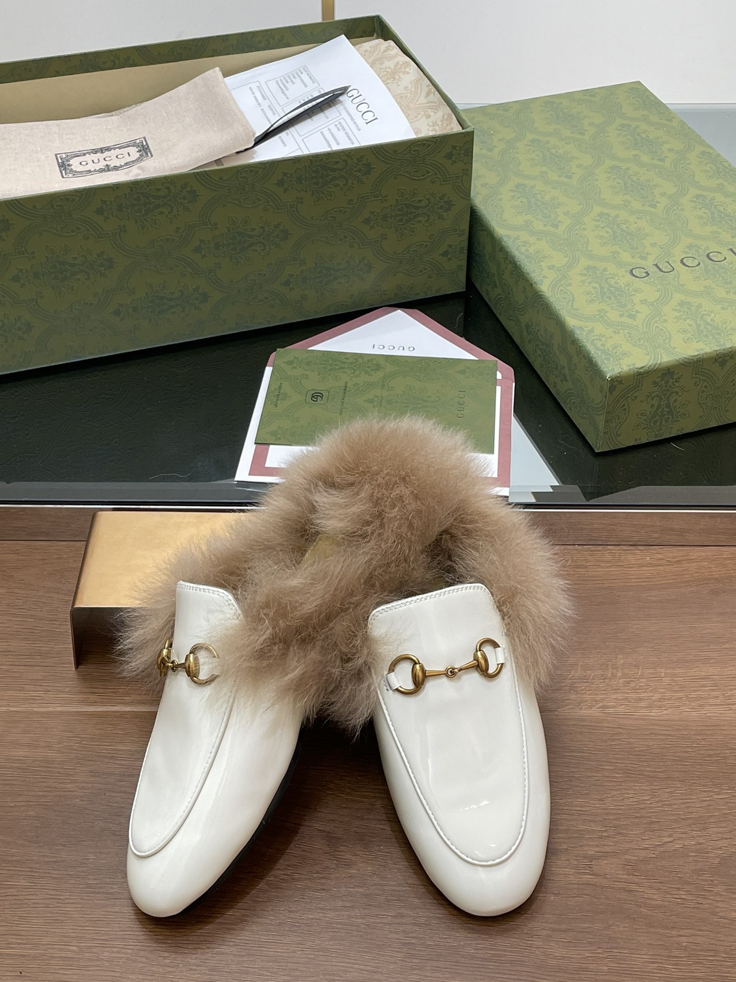 GUCCI グッチ フラットシューズ 本革 毛付き ファー ホワイト 全1色 - 画像 6