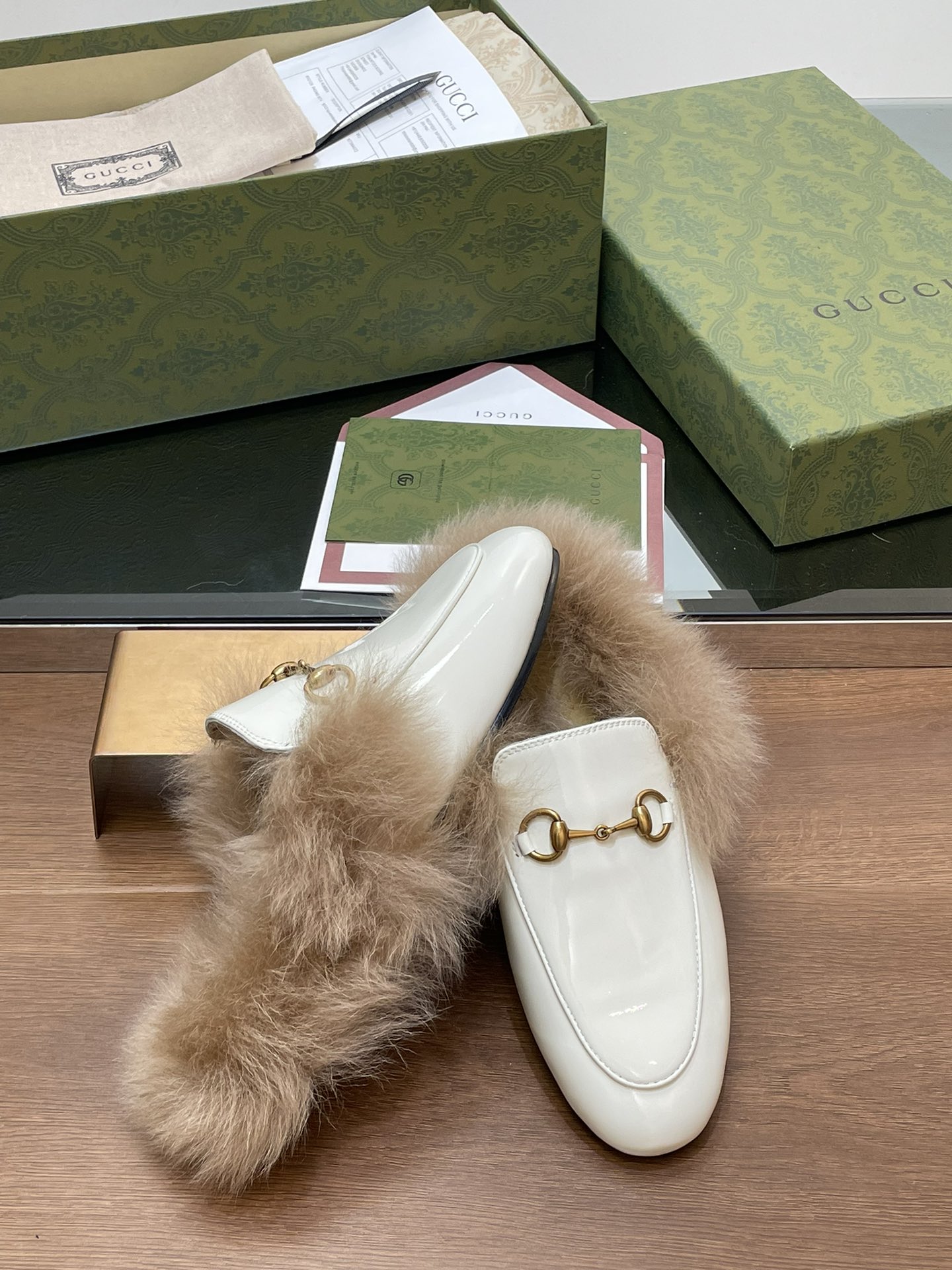 GUCCI グッチ フラットシューズ 本革 毛付き ファー ホワイト 全1色 - 画像 7