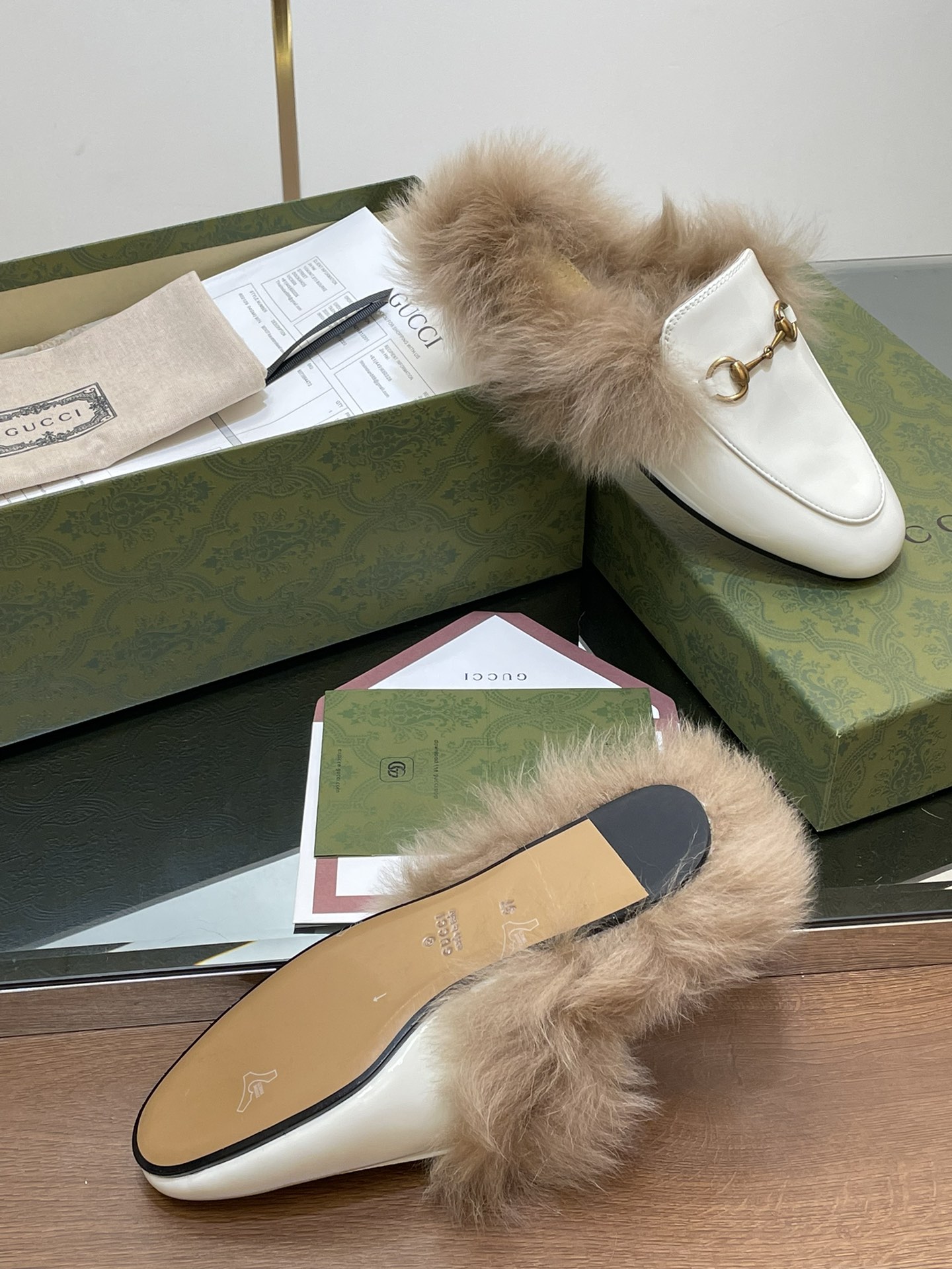 GUCCI グッチ フラットシューズ 本革 毛付き ファー ホワイト 全1色 - 画像 9