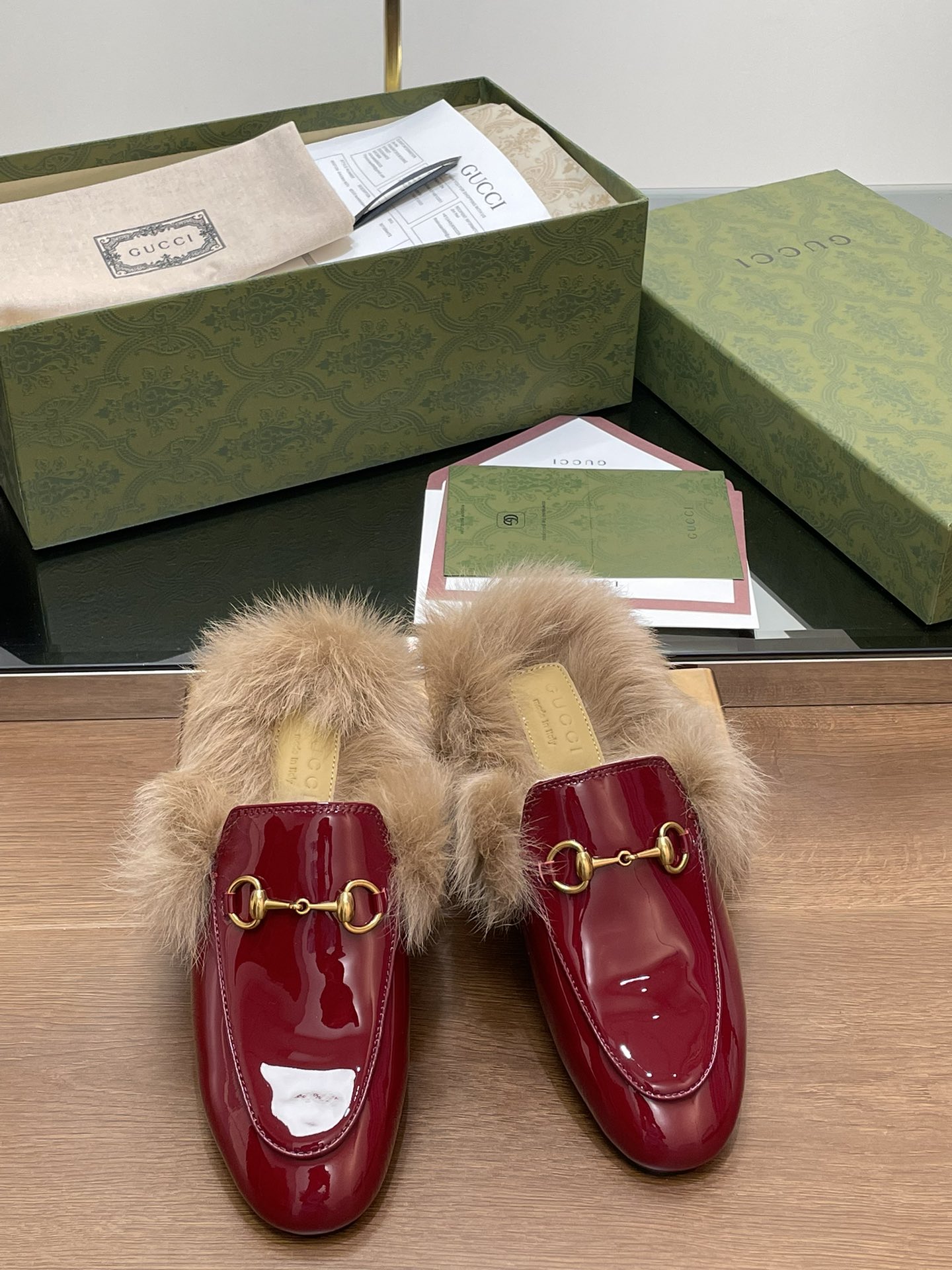 GUCCI グッチ フラットシューズ 本革 軽量 ファー レッド - 画像 3