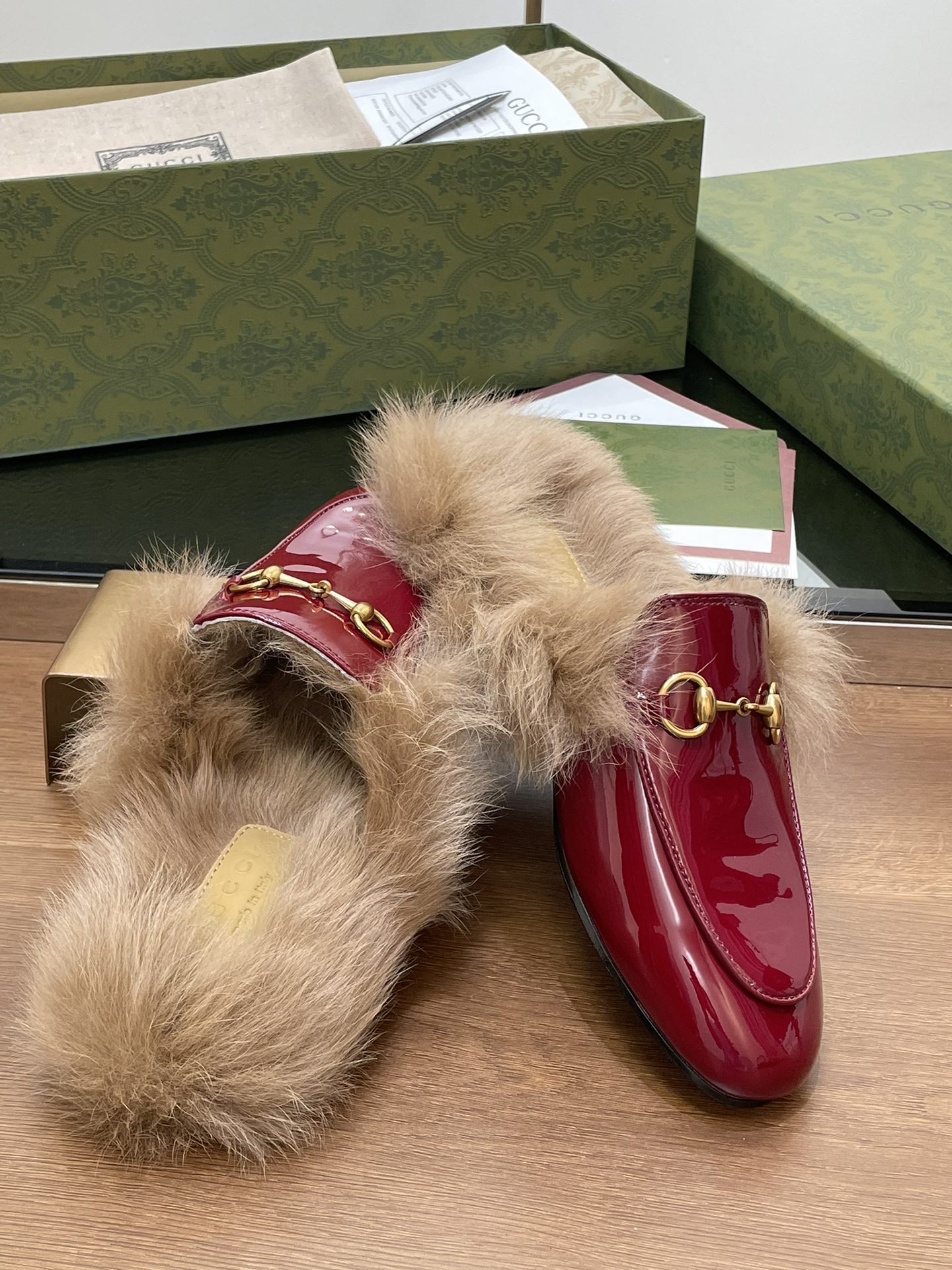 GUCCI グッチ フラットシューズ 本革 軽量 ファー レッド - 画像 7