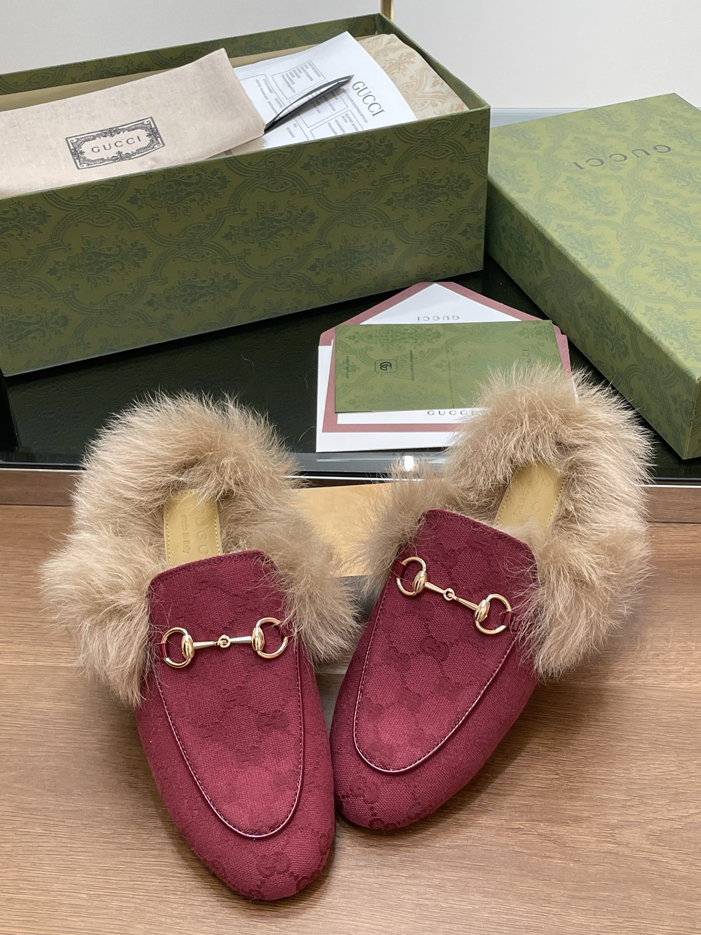 GUCCI グッチ フラットシューズ ファー付き レディース ブラック - 画像 4