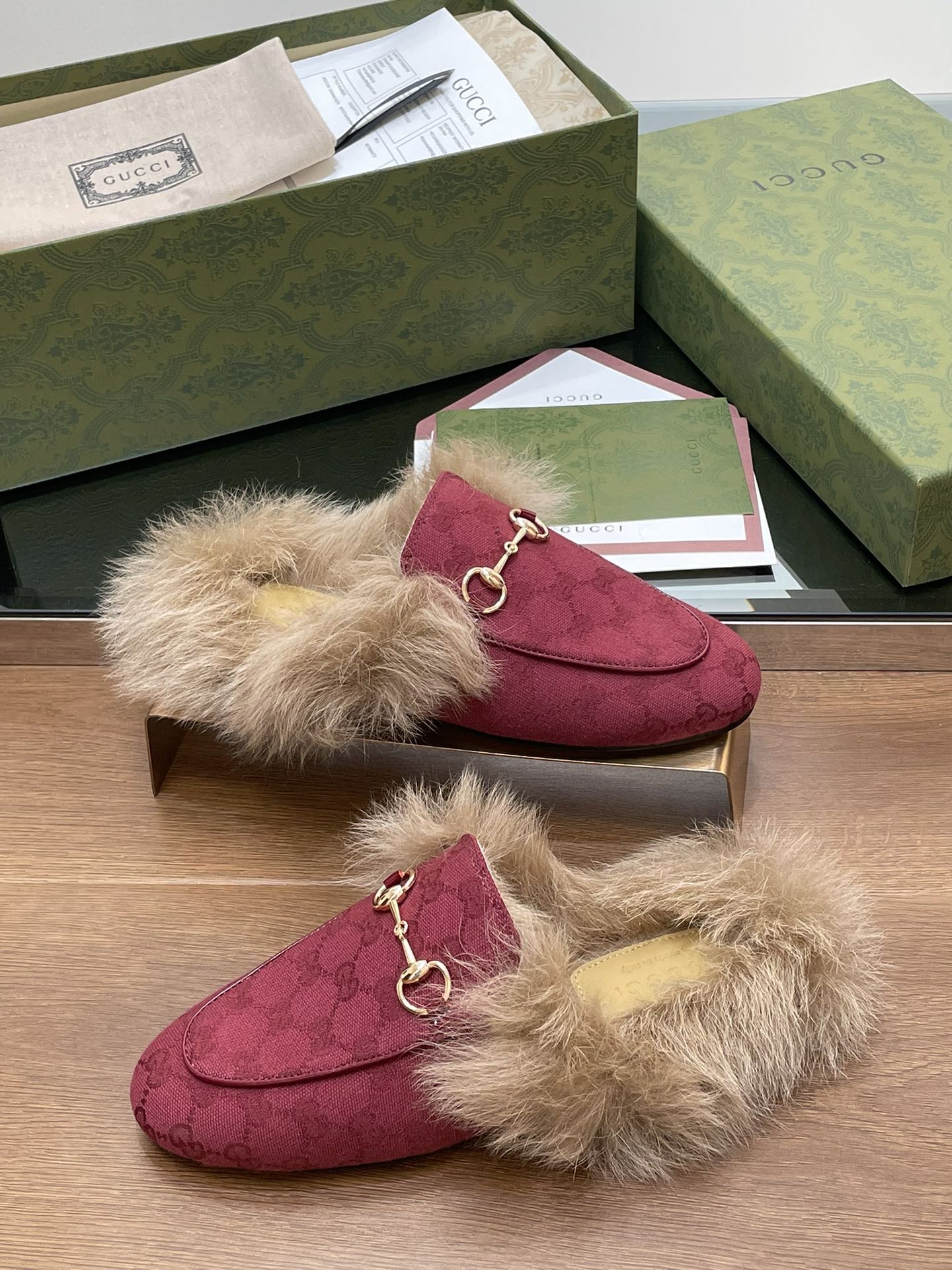 GUCCI グッチ フラットシューズ ファー付き レディース ブラック - 画像 5