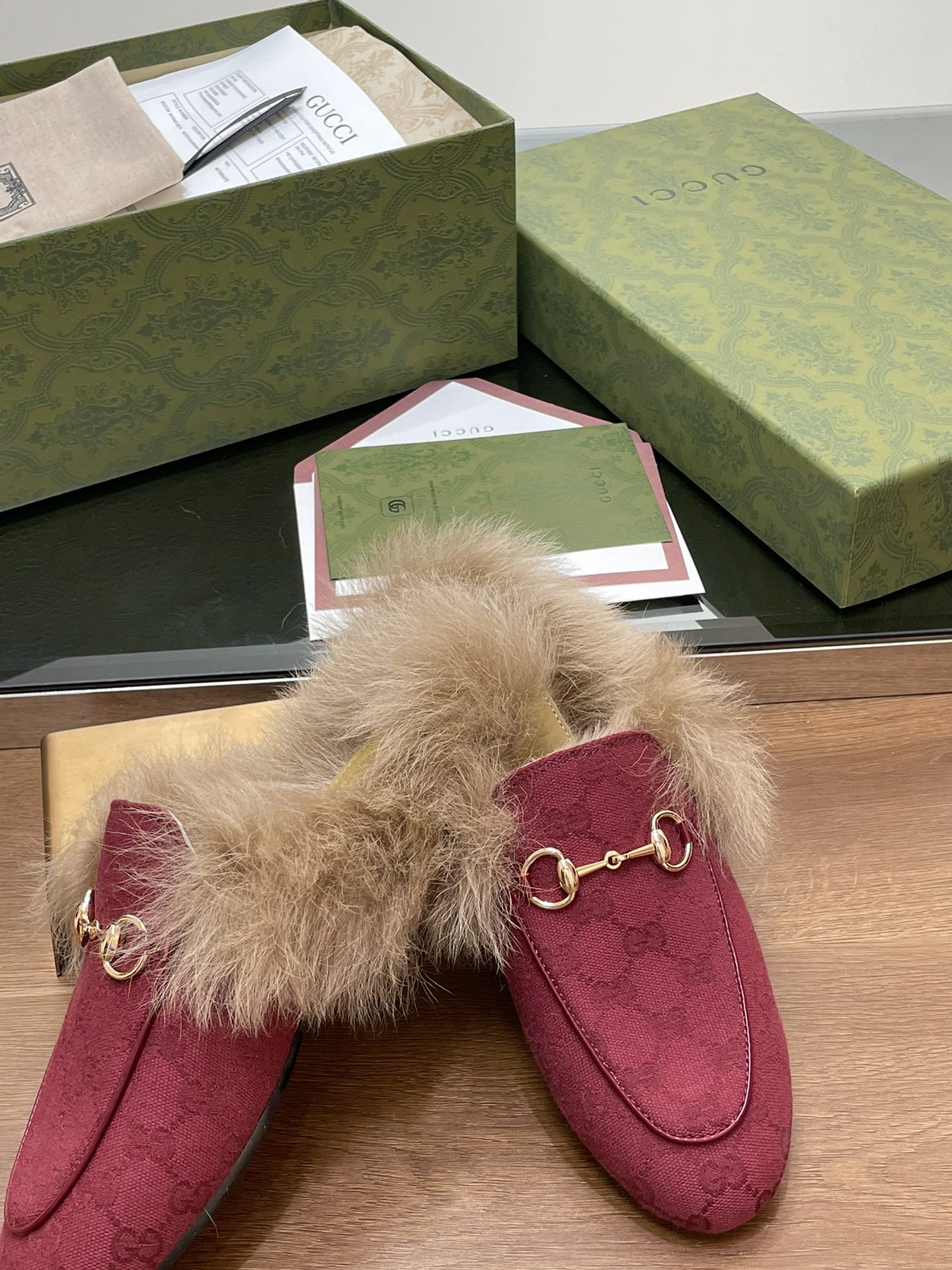 GUCCI グッチ フラットシューズ ファー付き レディース ブラック - 画像 6