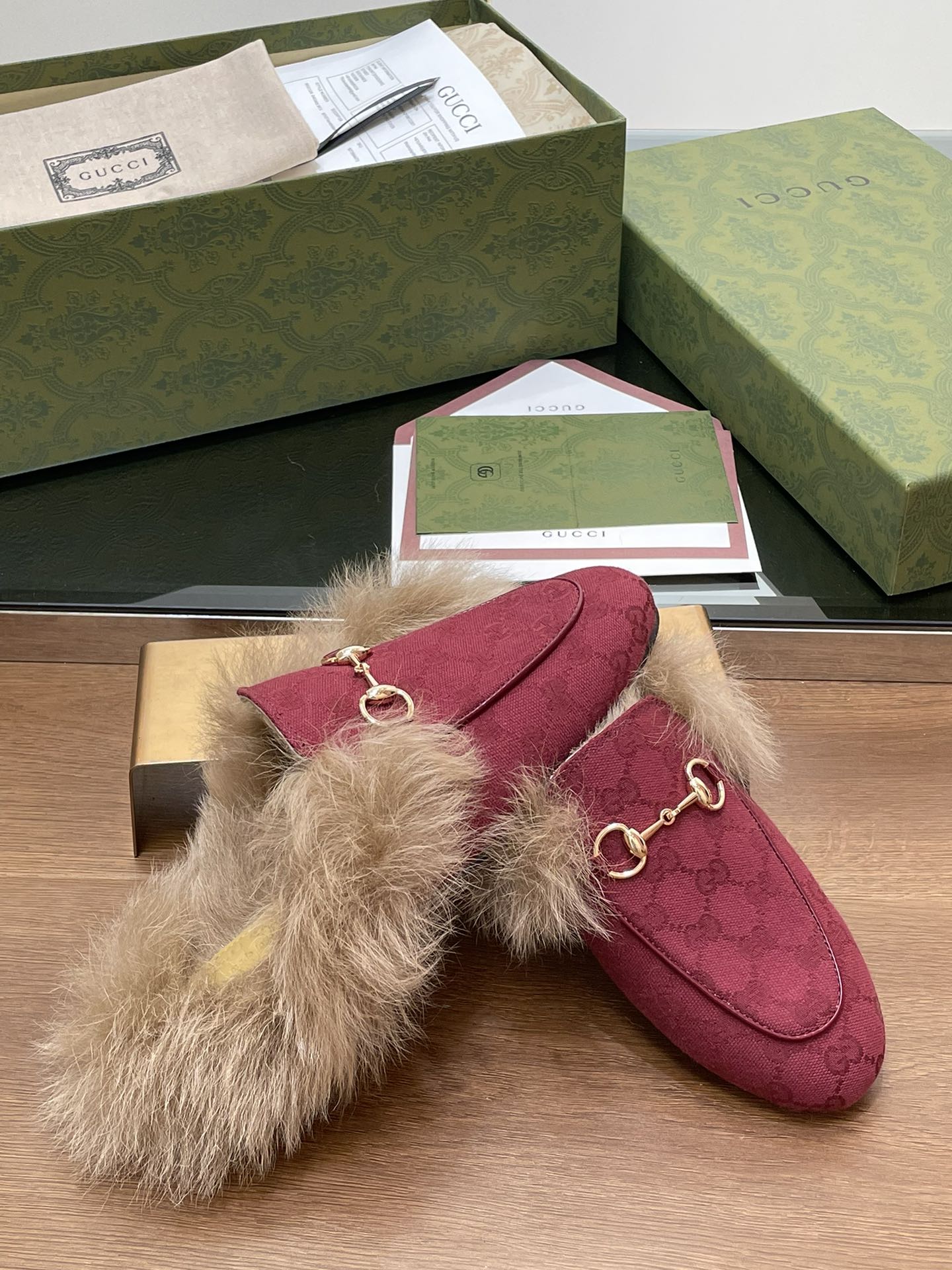 GUCCI グッチ フラットシューズ ファー付き レディース ブラック - 画像 7