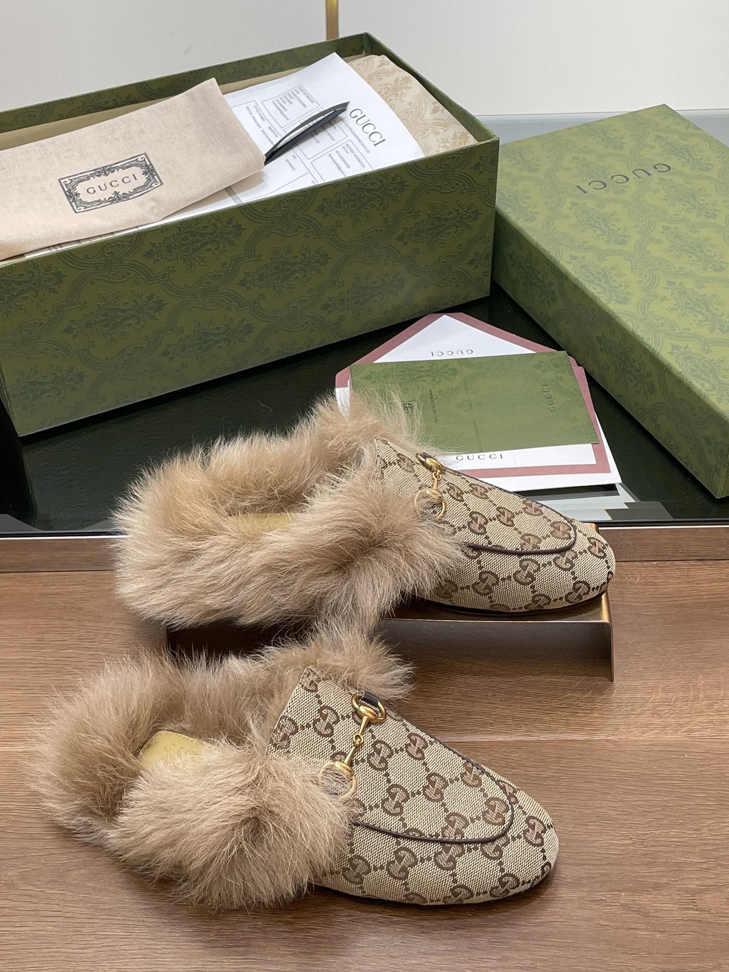 GUCCI グッチ フラットシューズ ローファー ファー付き ベージュ