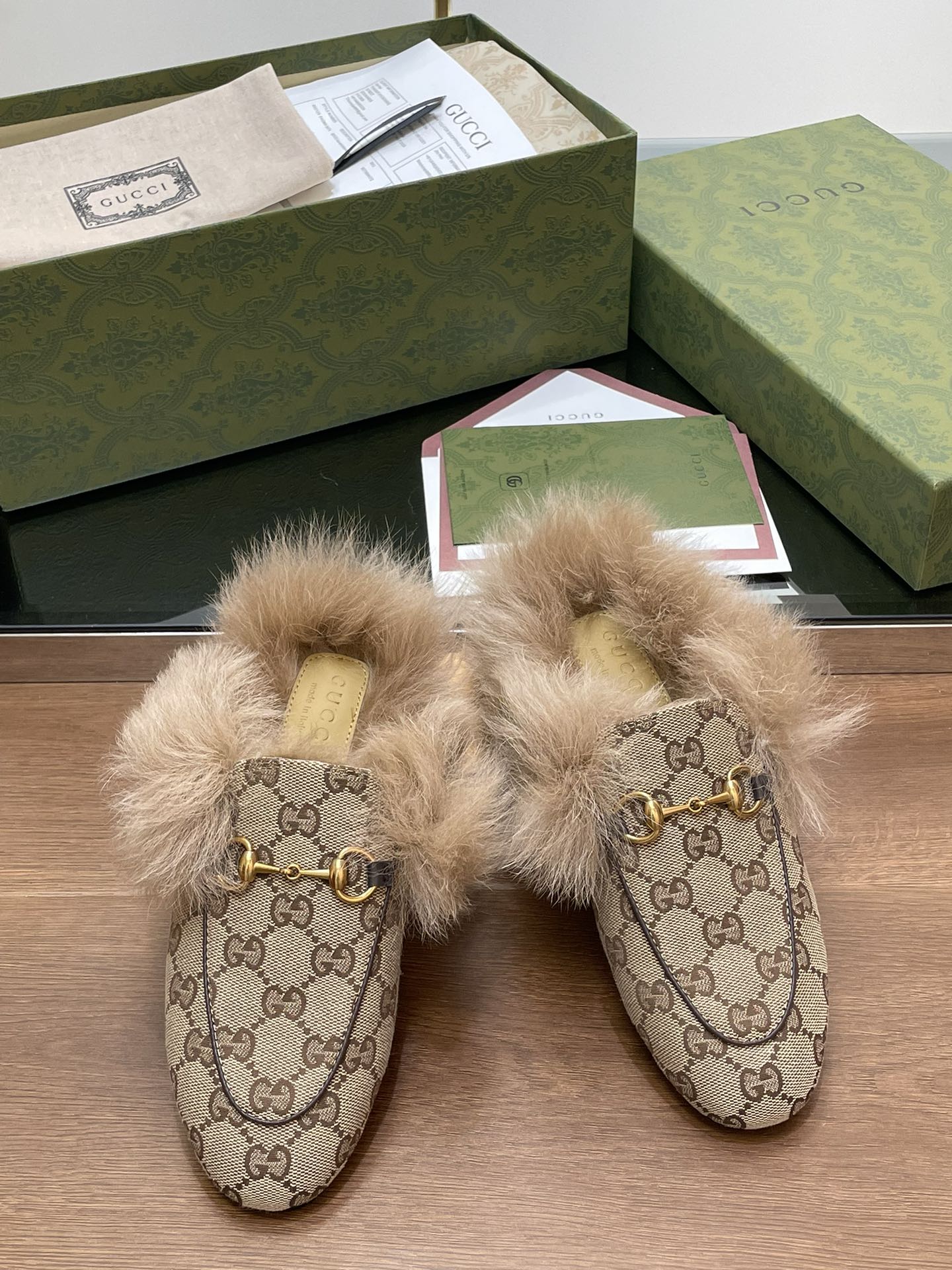 GUCCI グッチ フラットシューズ ローファー ファー付き ベージュ - 画像 3