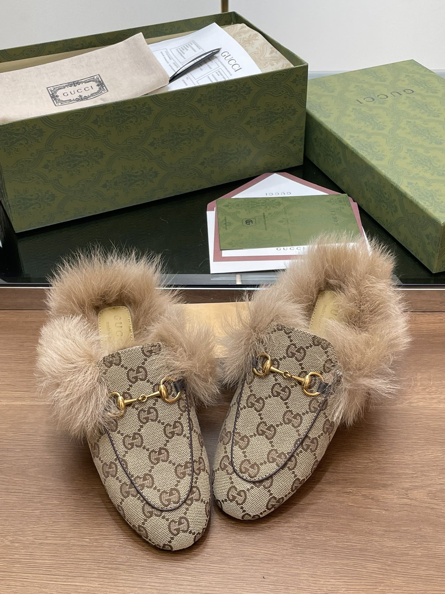 GUCCI グッチ フラットシューズ ローファー ファー付き ベージュ - 画像 4