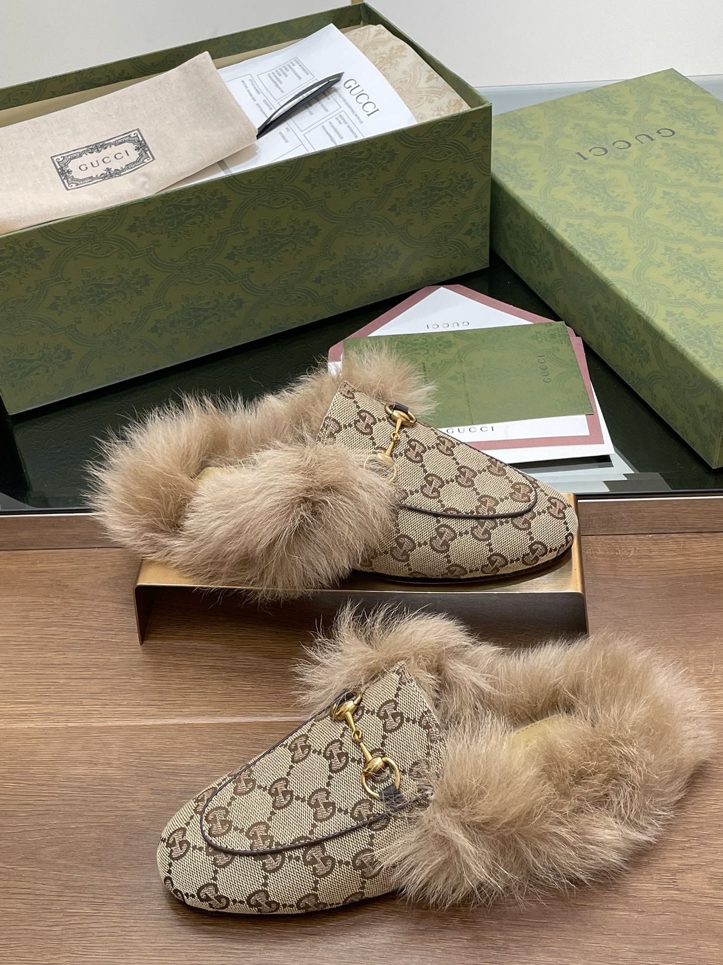 GUCCI グッチ フラットシューズ ローファー ファー付き ベージュ - 画像 5
