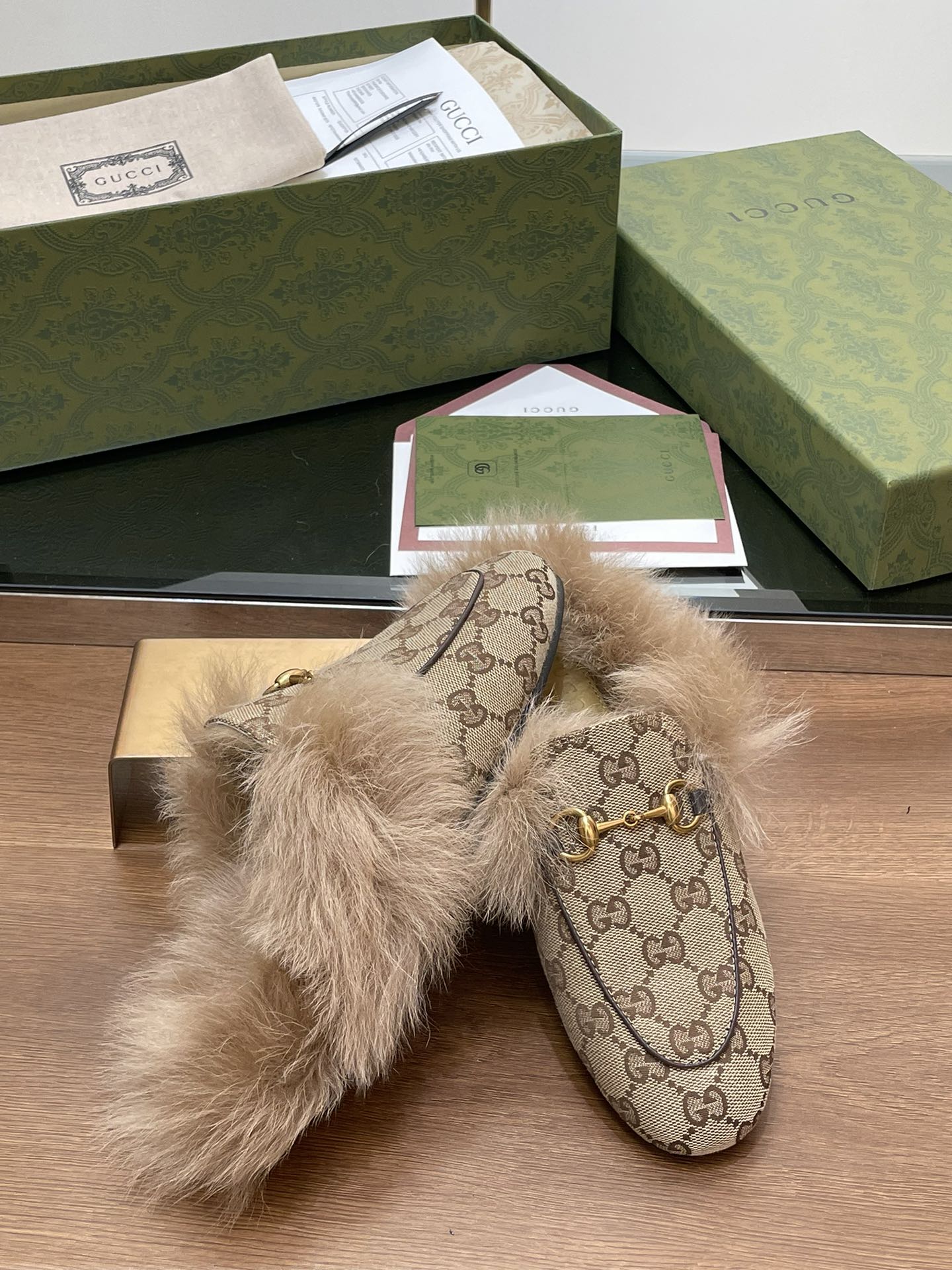 GUCCI グッチ フラットシューズ ローファー ファー付き ベージュ - 画像 7