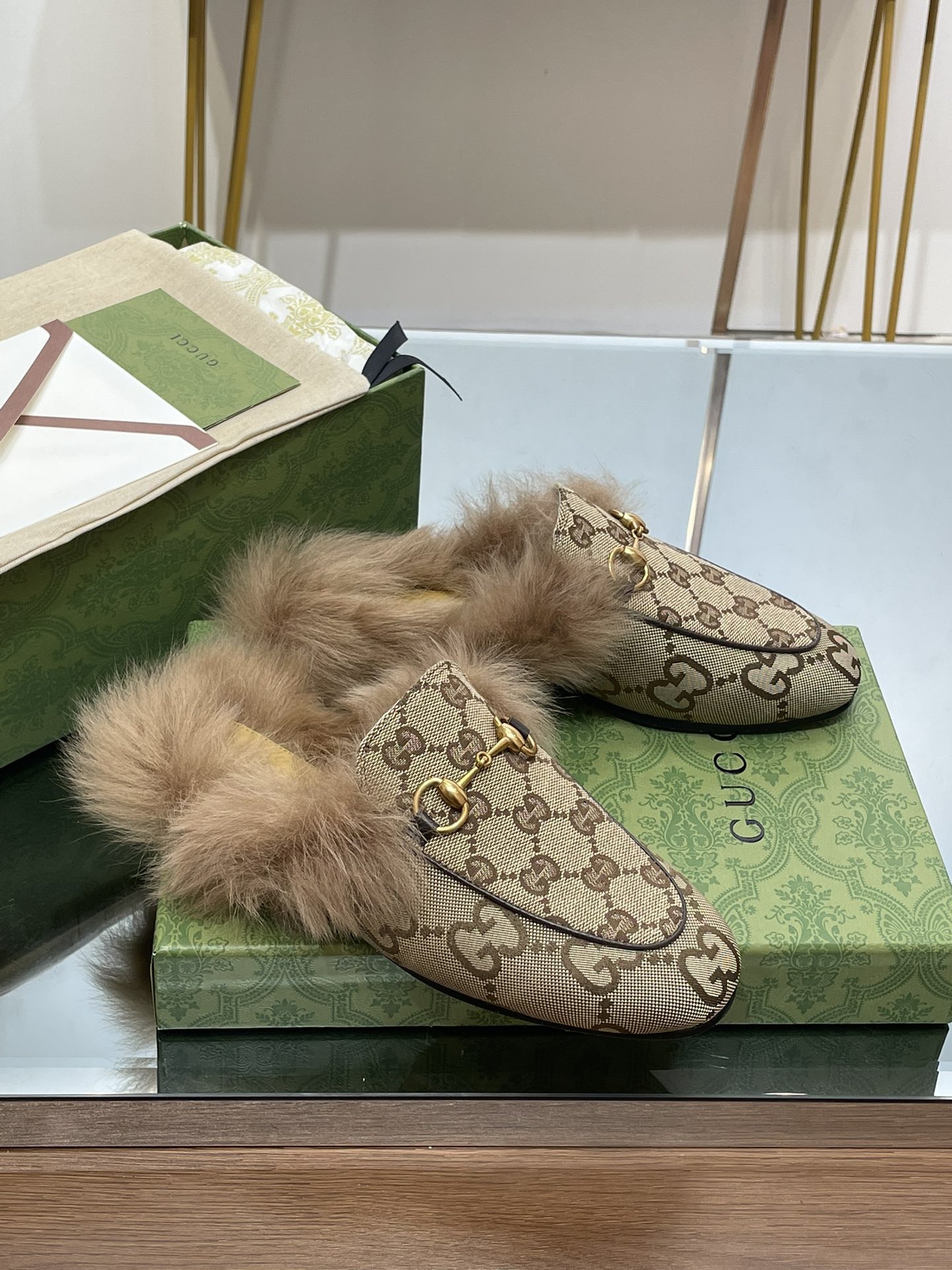 GUCCI グッチ フラットシューズ 本革 靴下履き ブラック - 画像 3