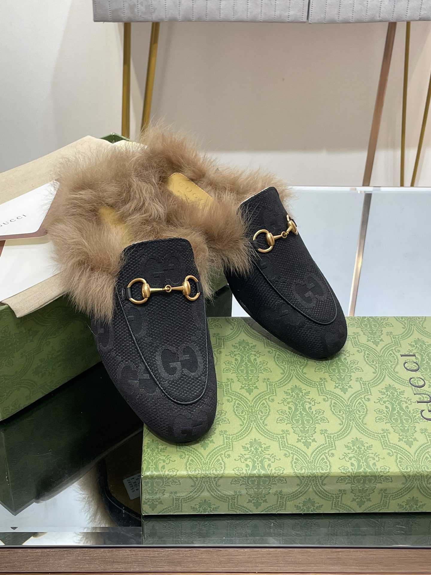 GUCCI グッチ フラットシューズ 本革 軽量 ブラック