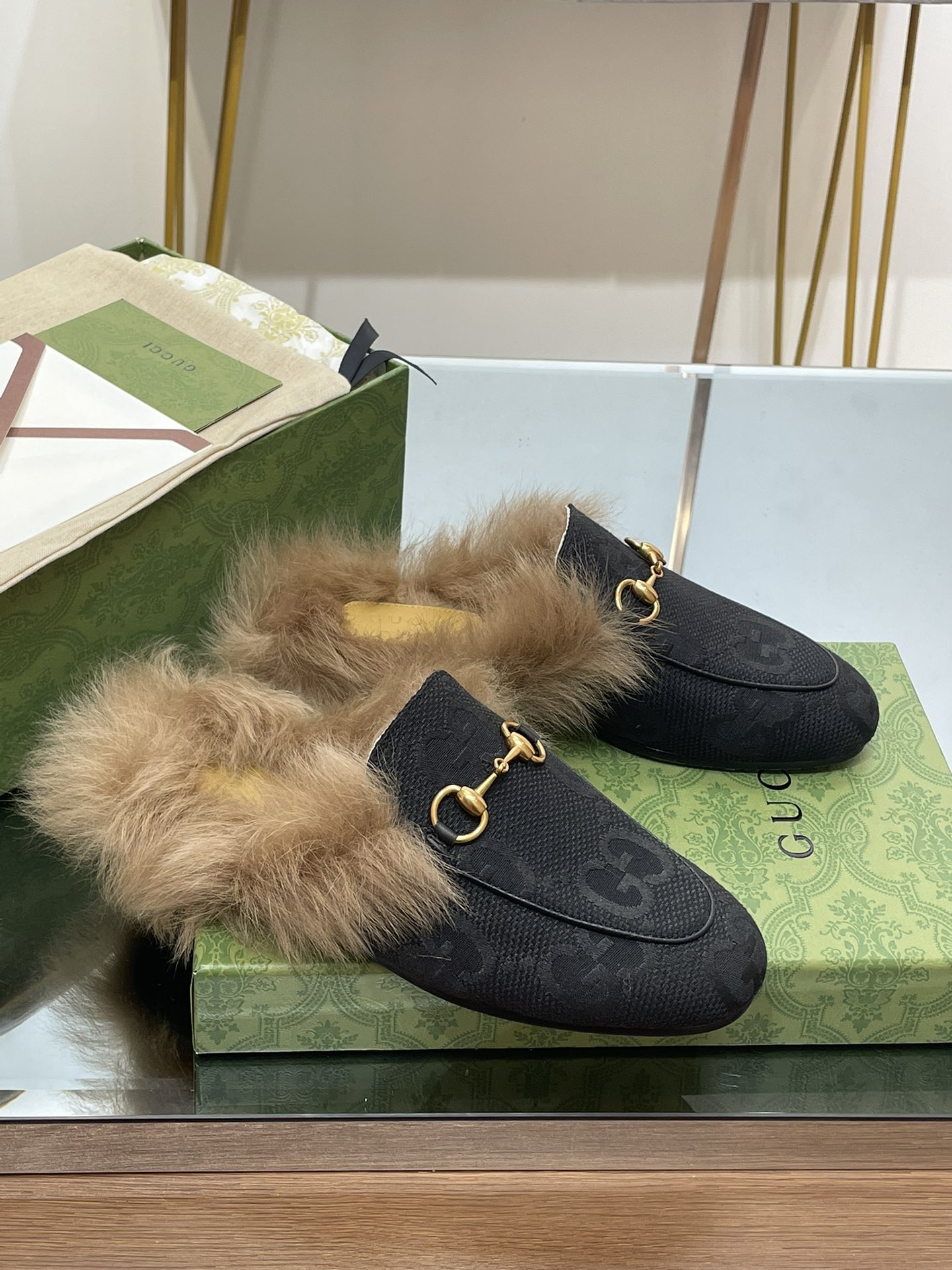 GUCCI グッチ フラットシューズ 本革 軽量 ブラック - 画像 3