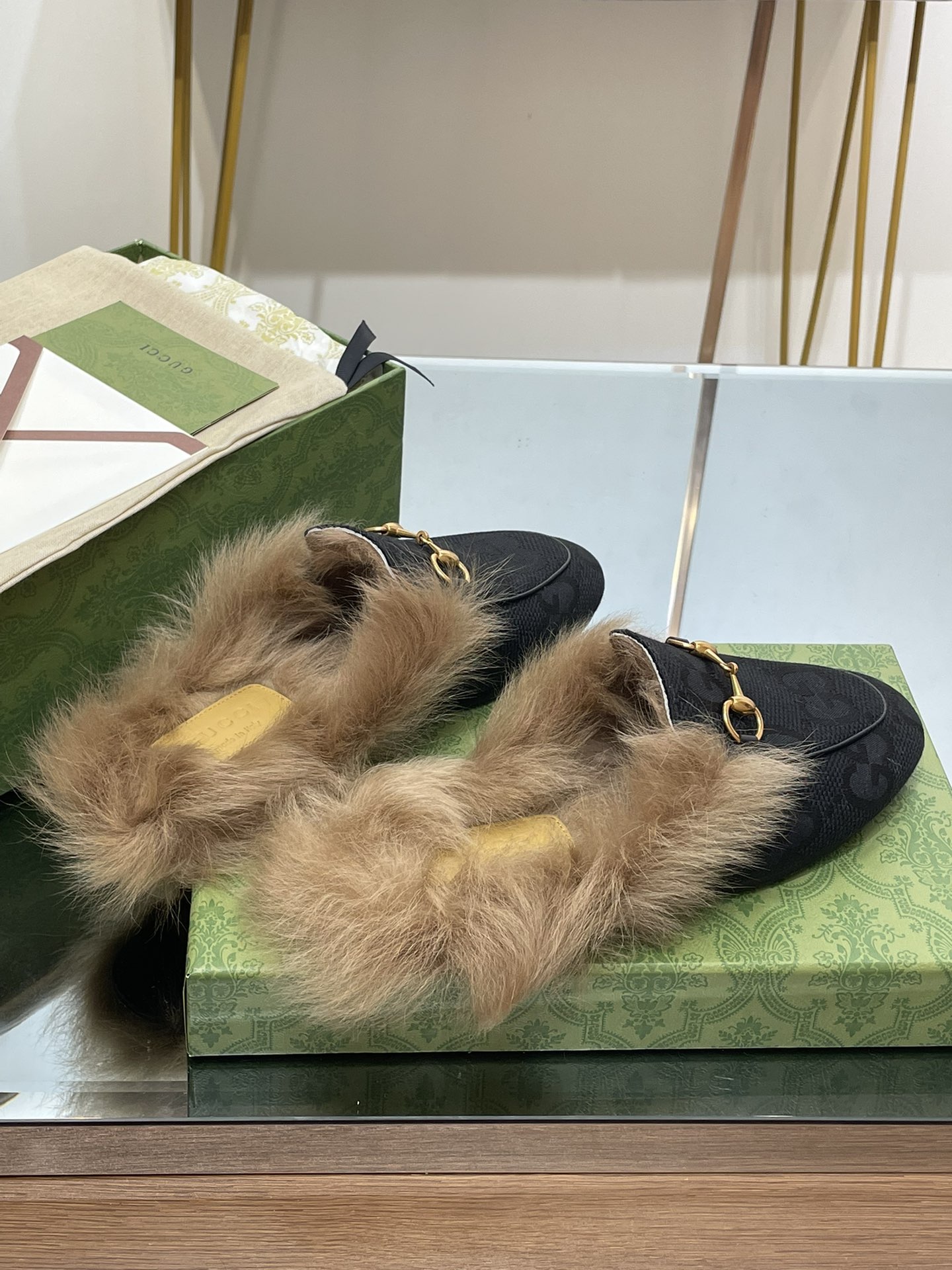 GUCCI グッチ フラットシューズ 本革 軽量 ブラック - 画像 4