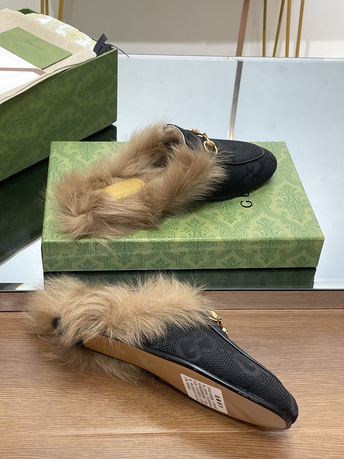 GUCCI グッチ フラットシューズ 本革 軽量 ブラック - 画像 9