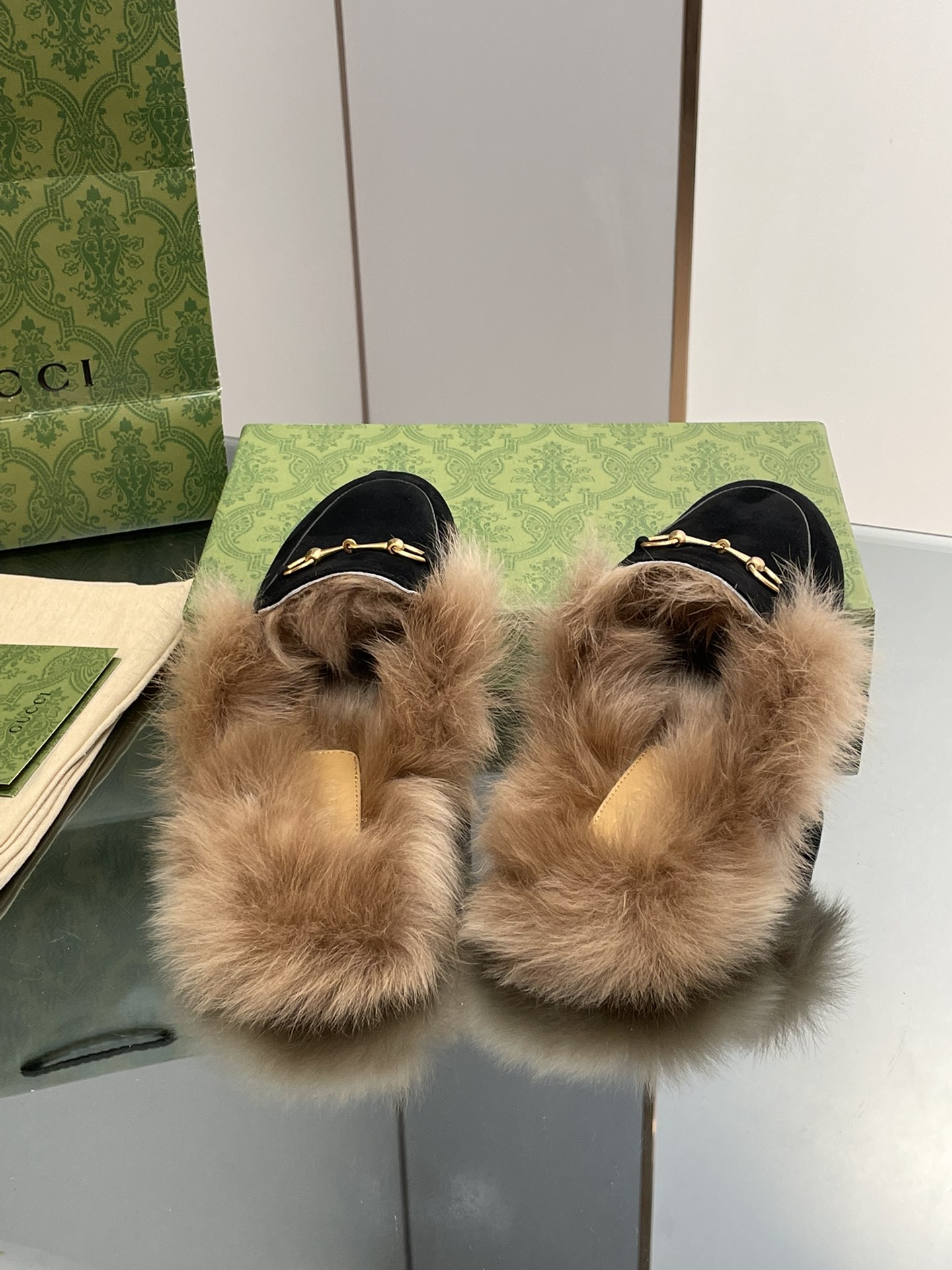 GUCCI グッチ フラットシューズ 本革 軽量 ファー ブラック - 画像 3