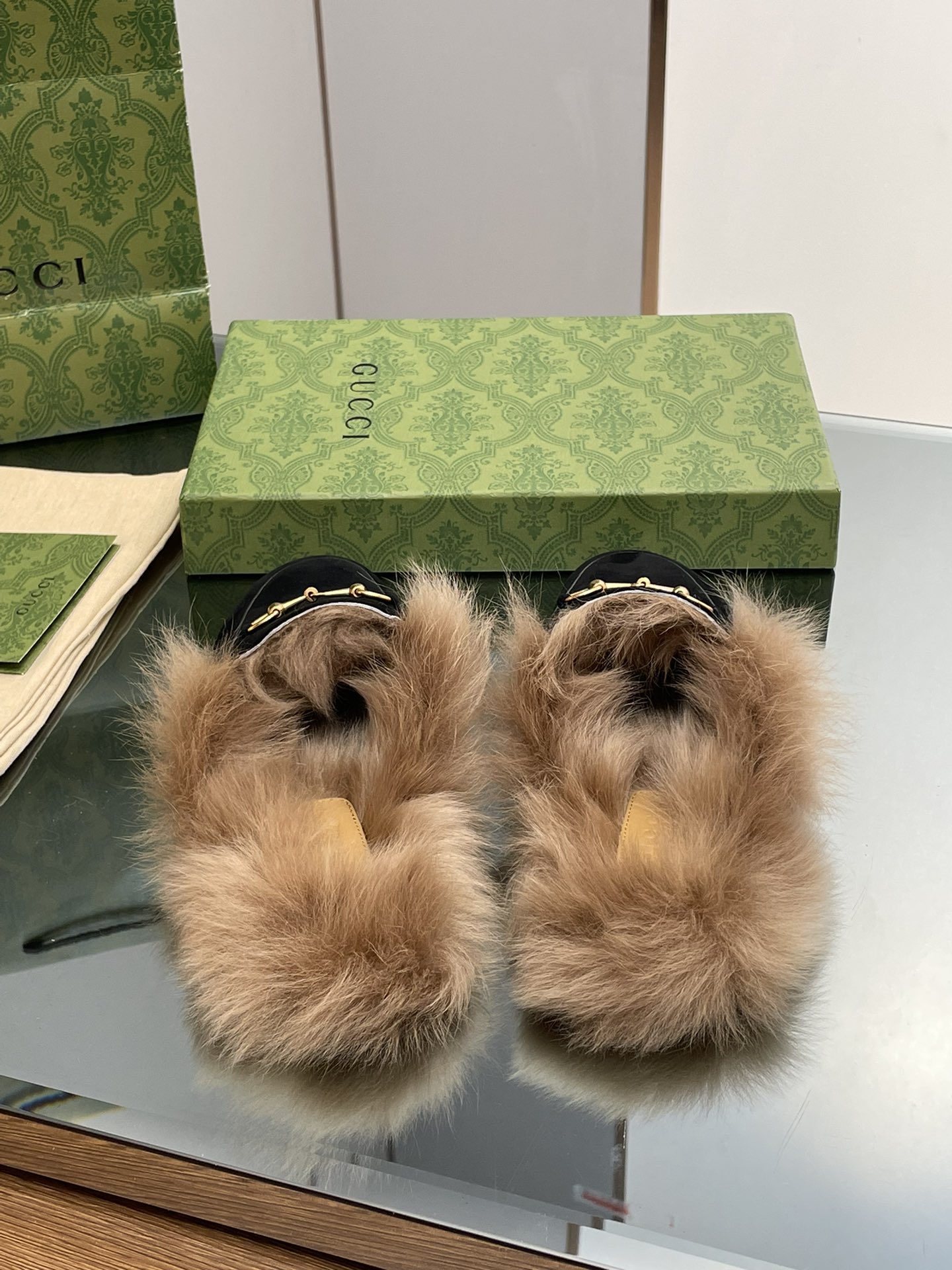 GUCCI グッチ フラットシューズ 本革 軽量 ファー ブラック - 画像 4