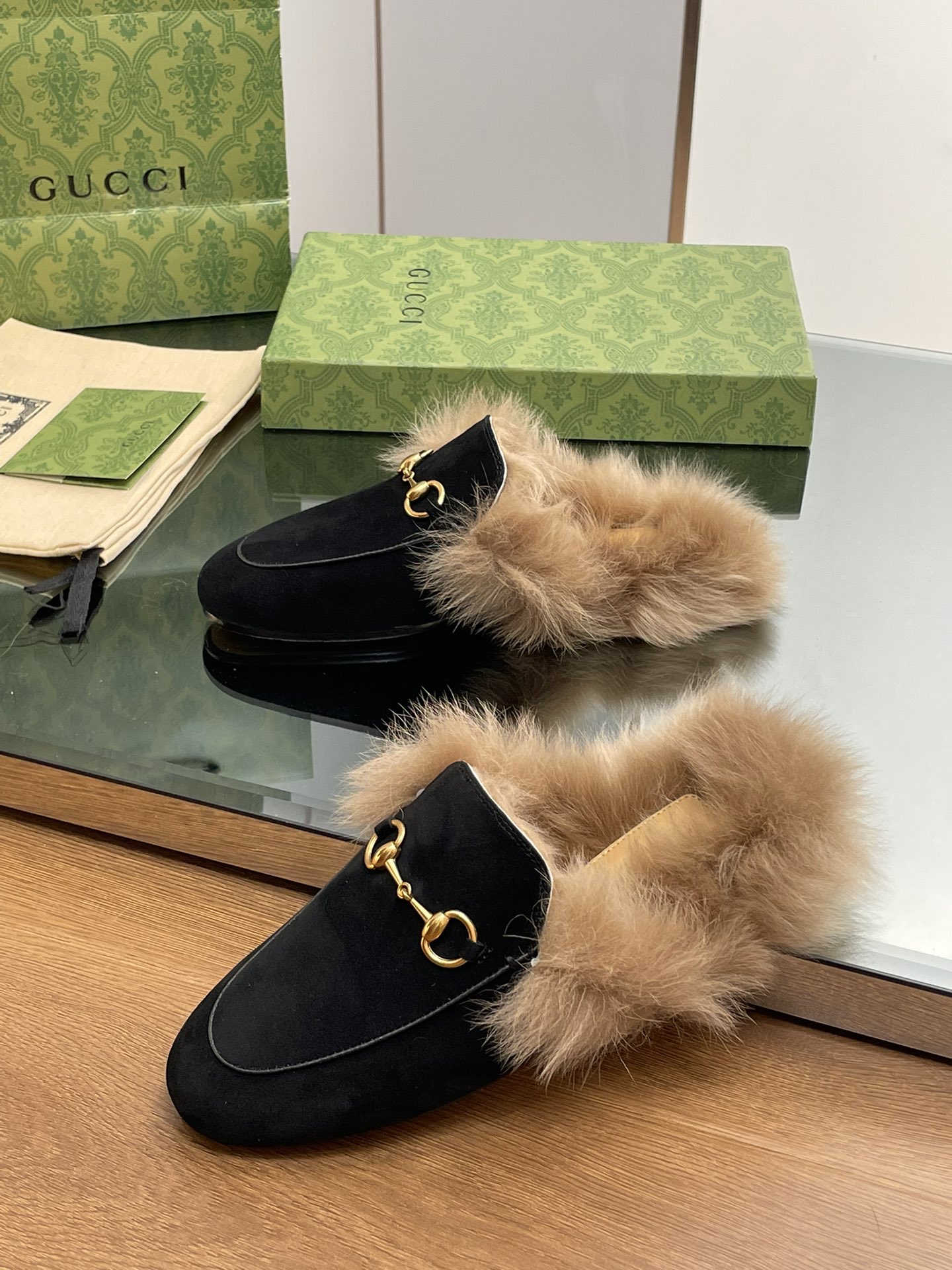 GUCCI グッチ フラットシューズ 本革 軽量 ファー ブラック - 画像 5