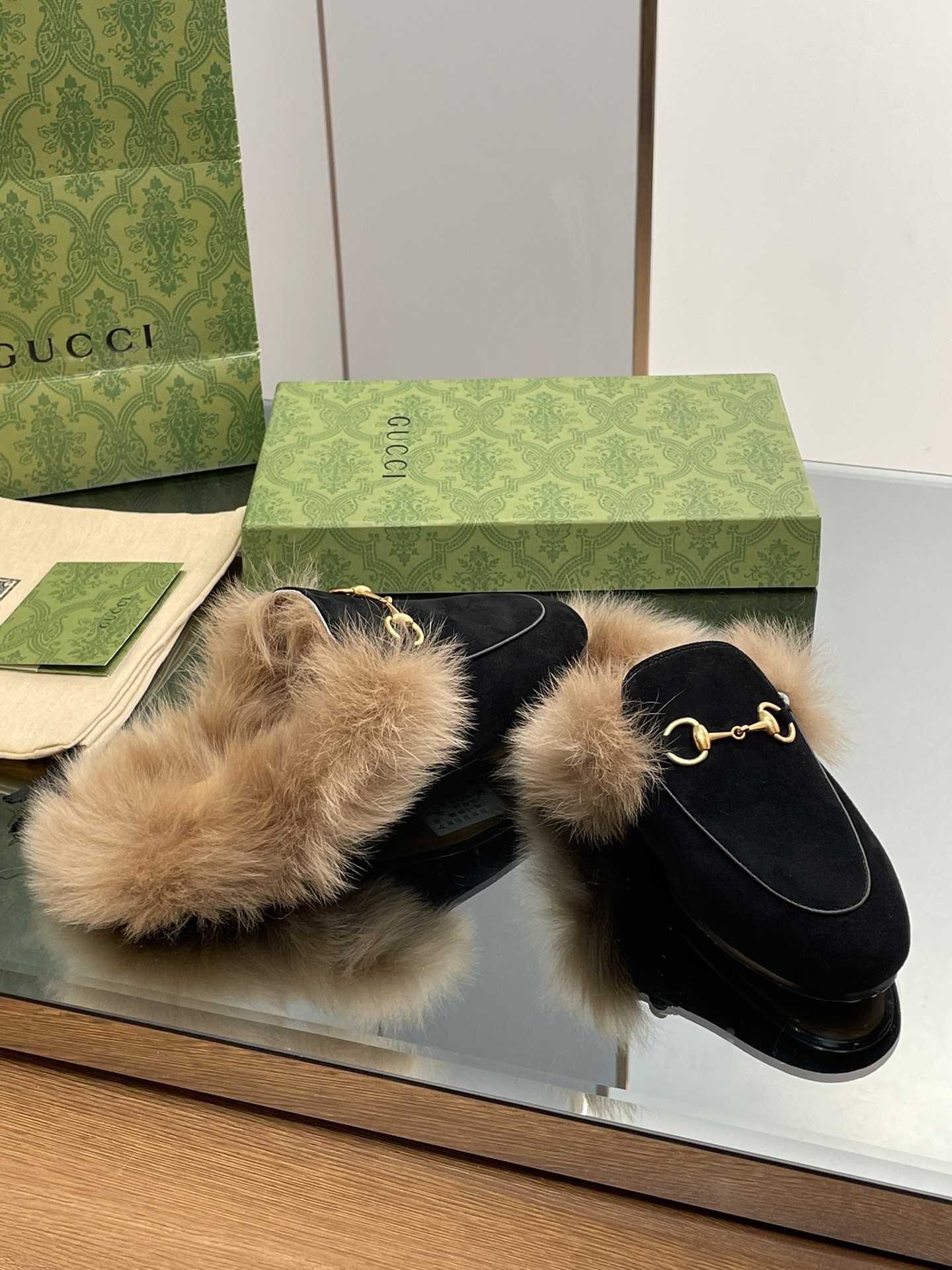 GUCCI グッチ フラットシューズ 本革 軽量 ファー ブラック - 画像 7