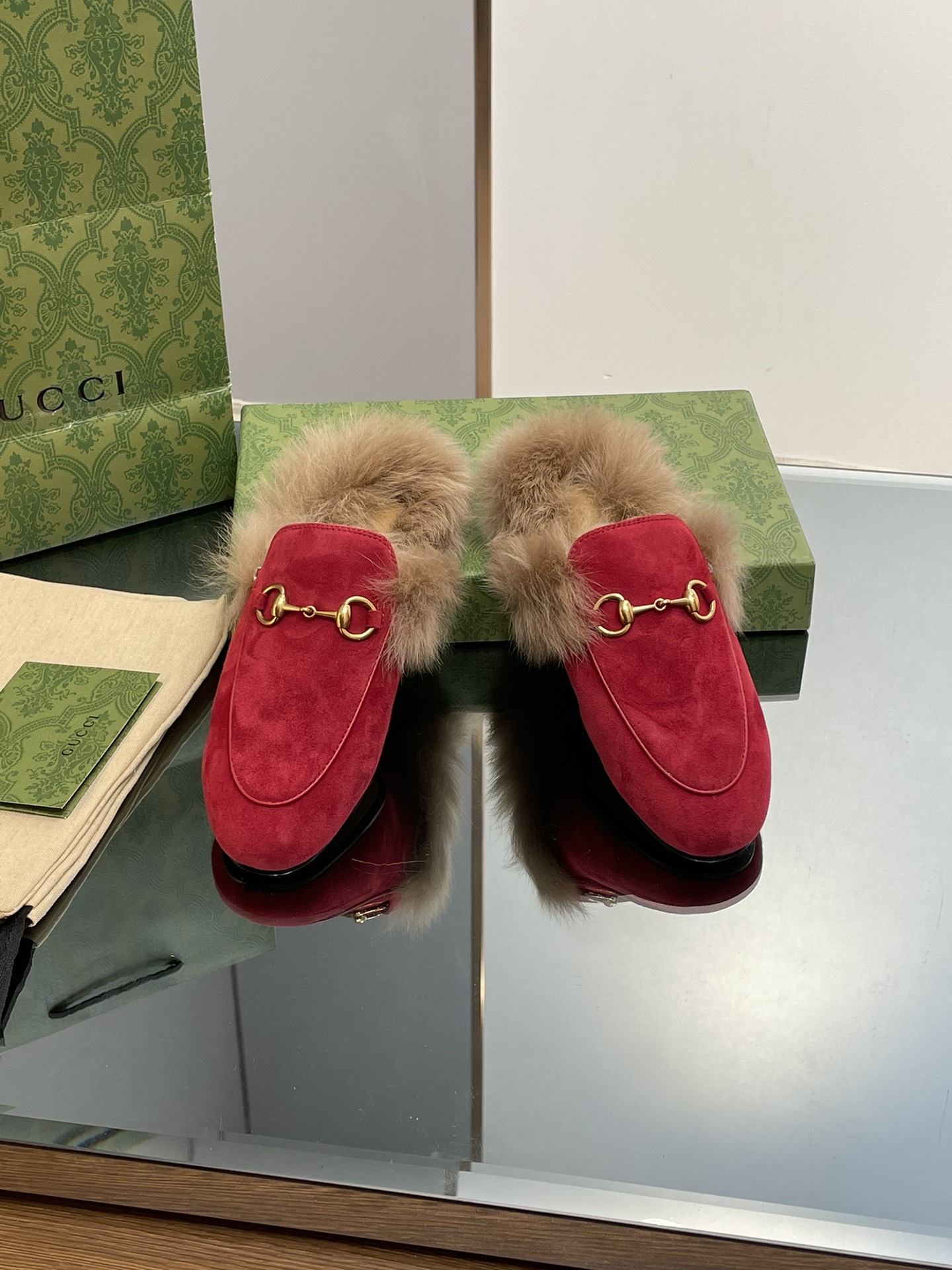 GUCCI グッチ フラットシューズ 本革 通勤 ブラック