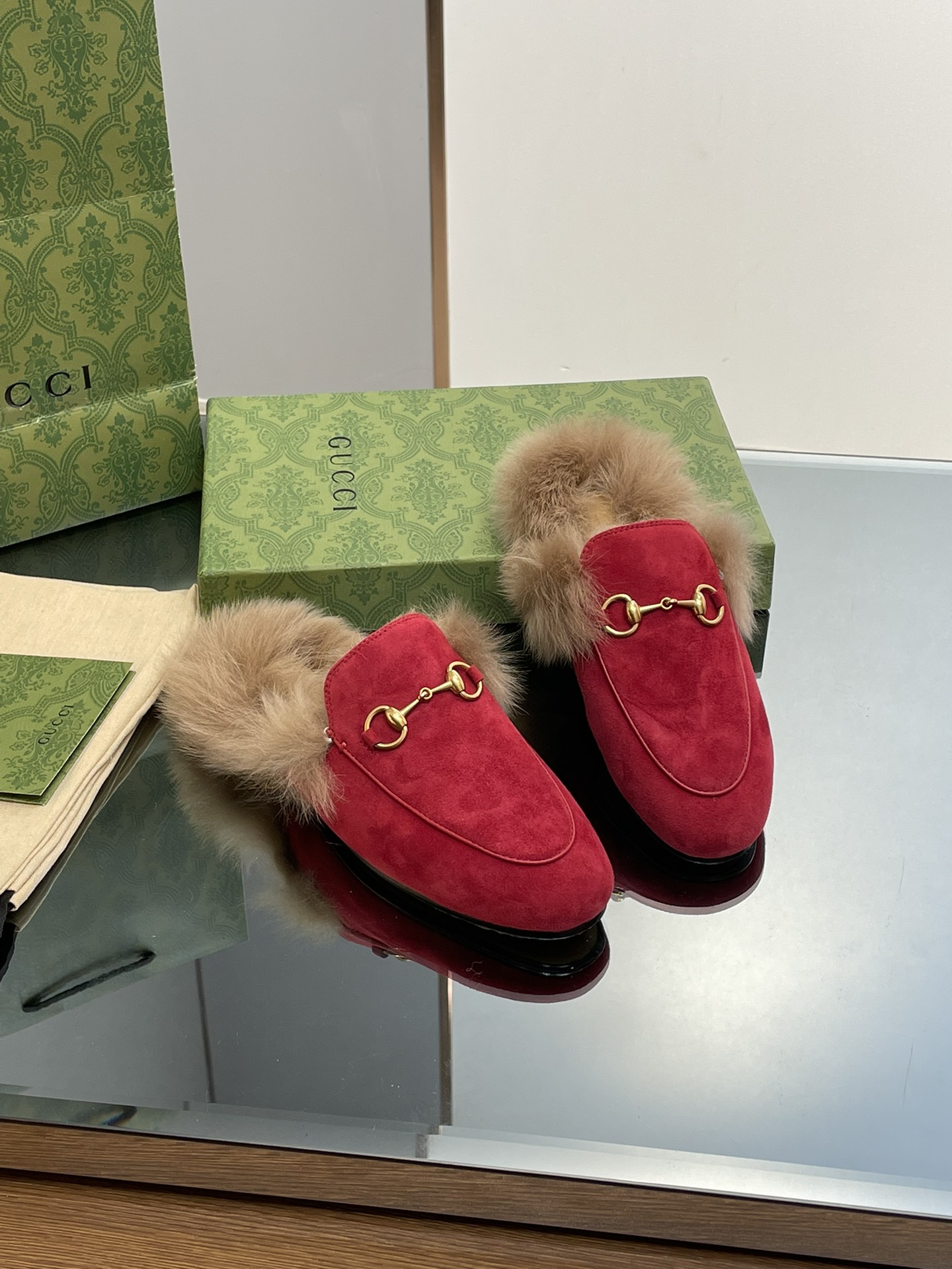 GUCCI グッチ フラットシューズ 本革 通勤 ブラック - 画像 2