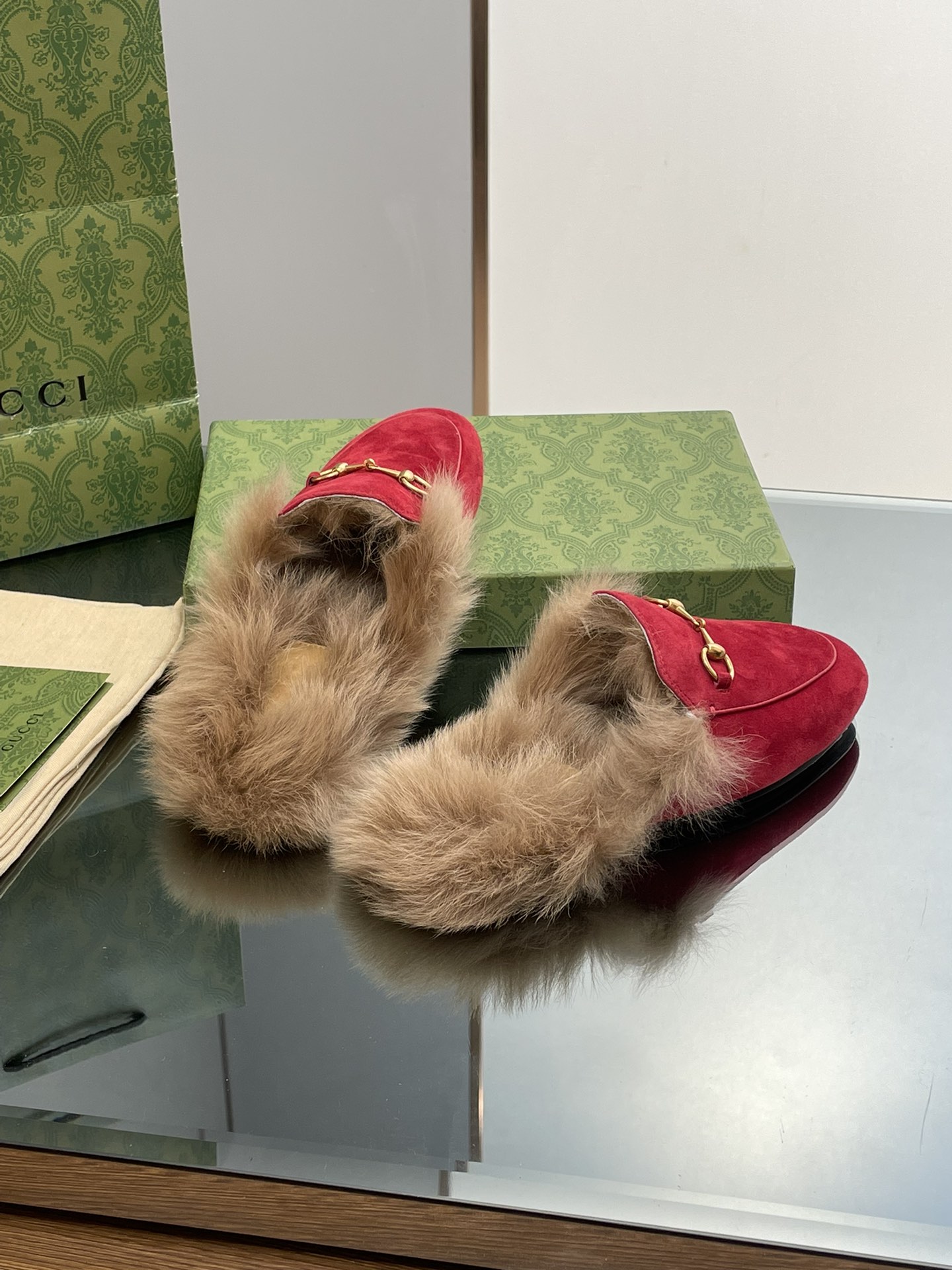 GUCCI グッチ フラットシューズ 本革 通勤 ブラック - 画像 3