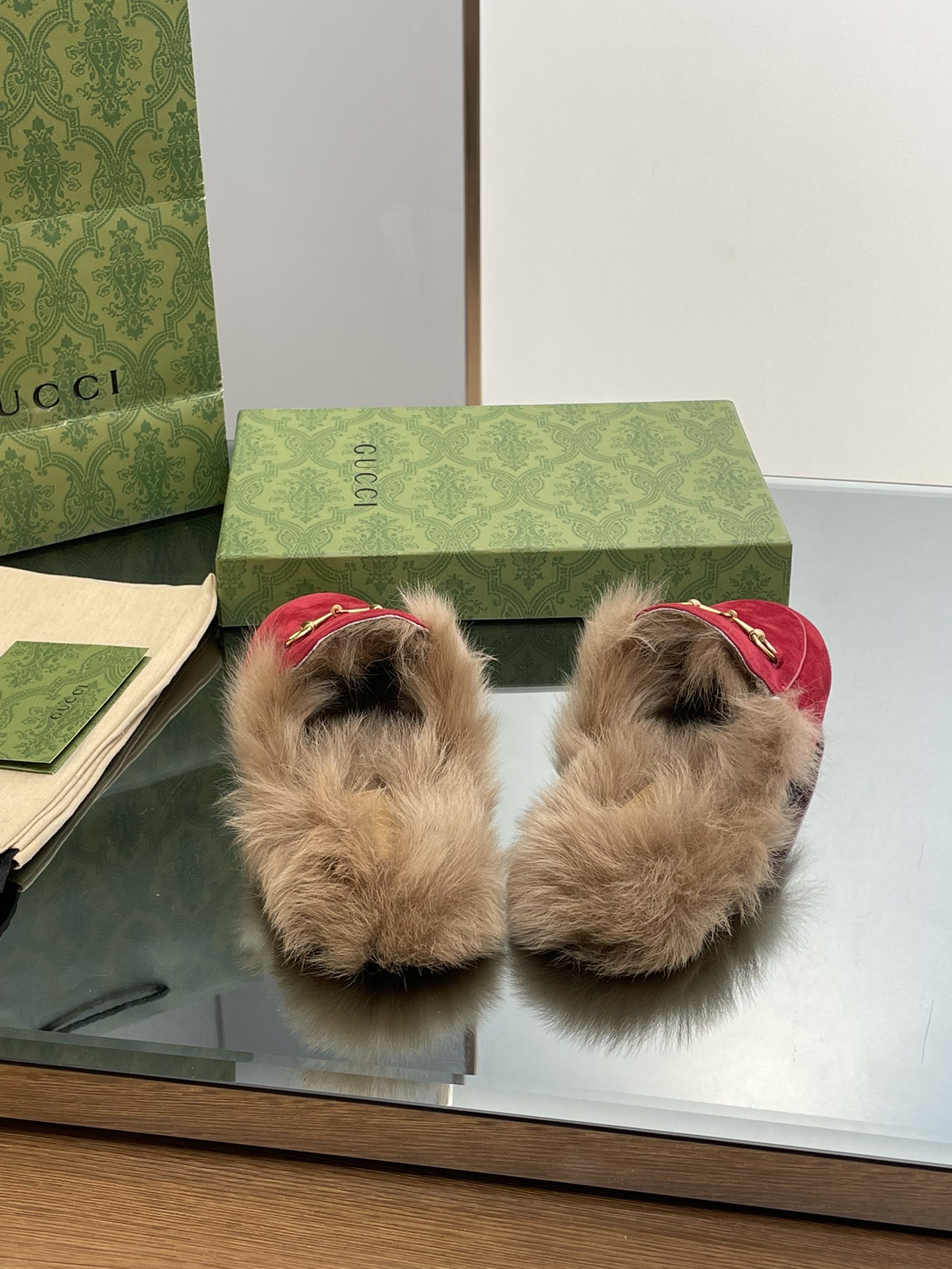 GUCCI グッチ フラットシューズ 本革 通勤 ブラック - 画像 4