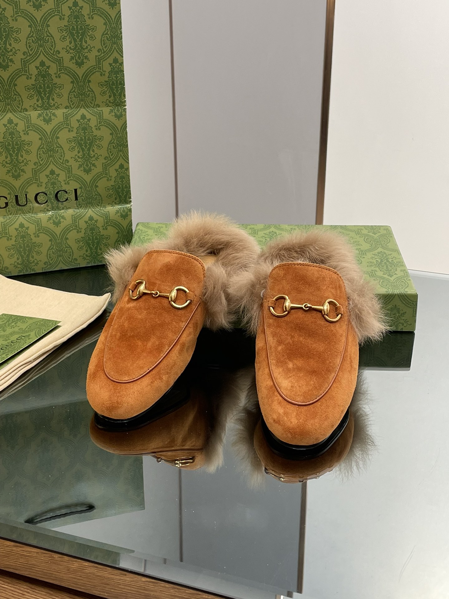 GUCCI グッチ フラットシューズ 本革 通勤 ブラック