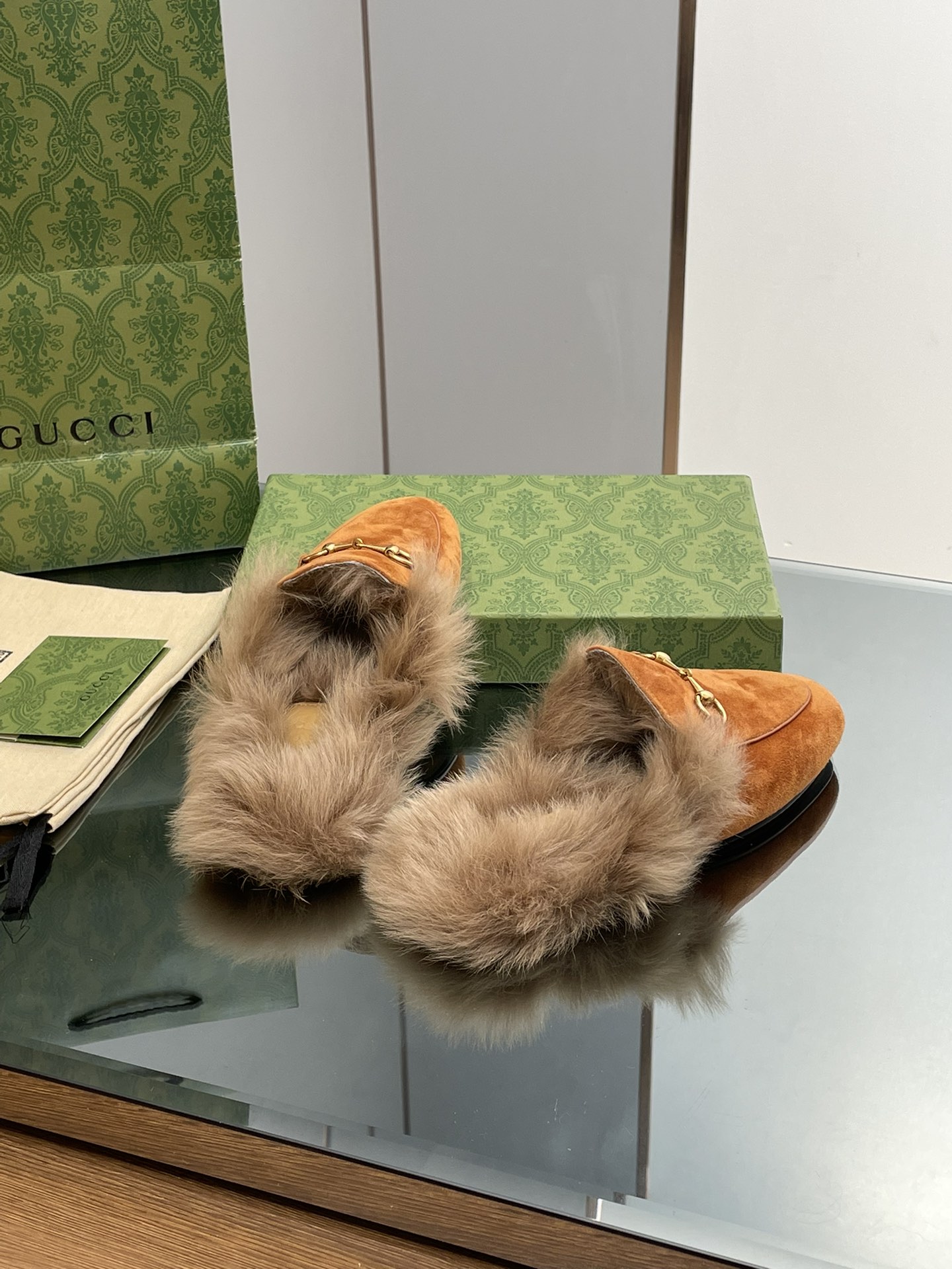 GUCCI グッチ フラットシューズ 本革 通勤 ブラック - 画像 3