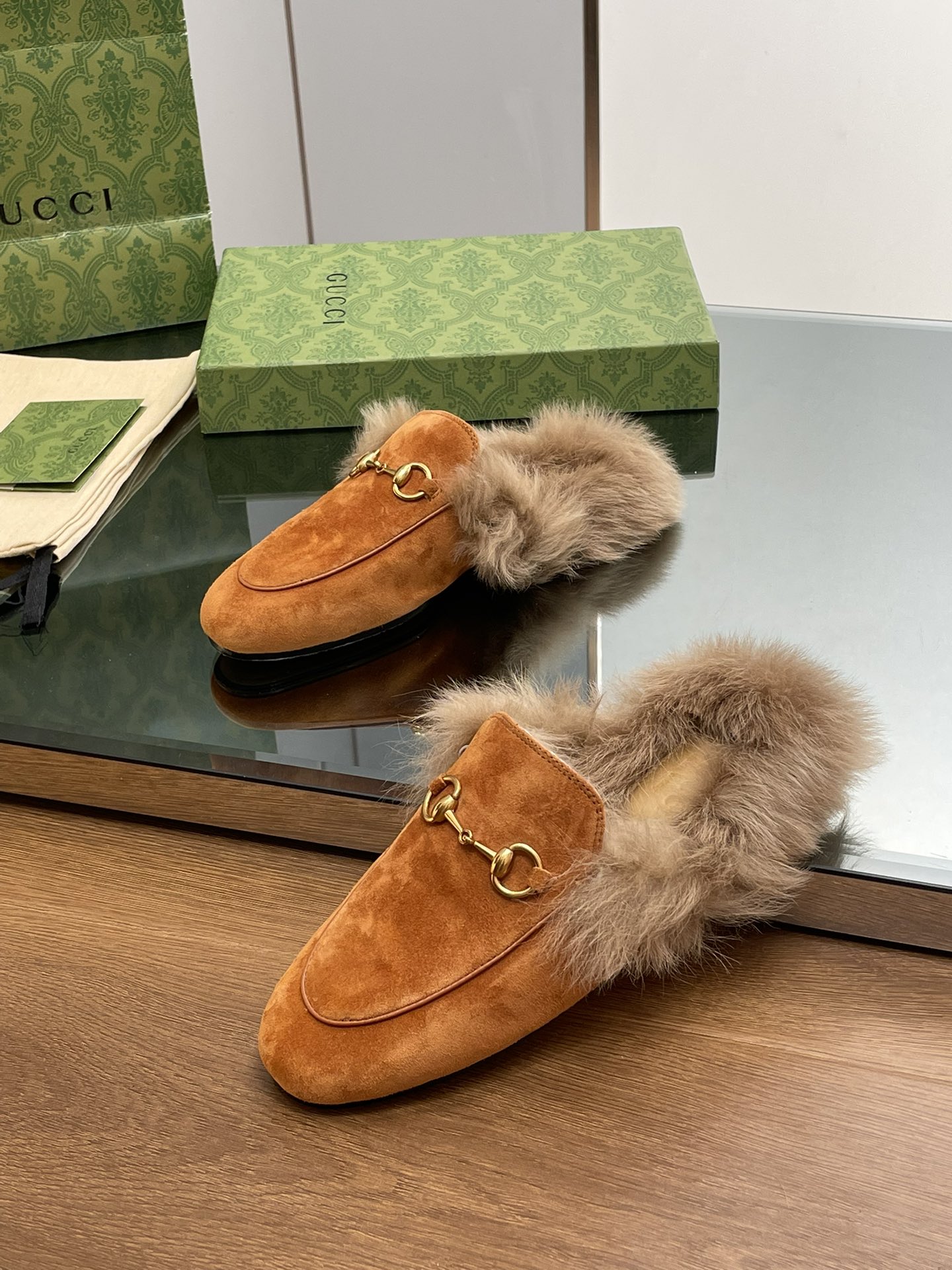 GUCCI グッチ フラットシューズ 本革 通勤 ブラック - 画像 5