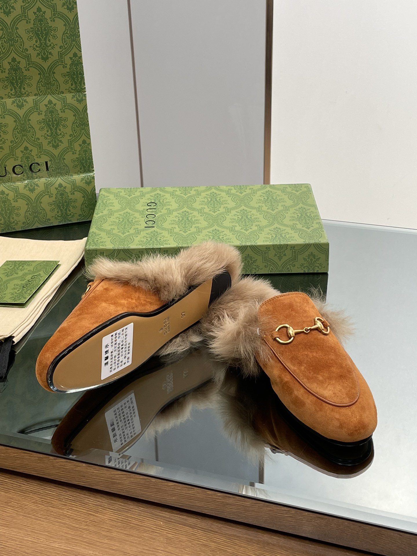 GUCCI グッチ フラットシューズ 本革 通勤 ブラック - 画像 6