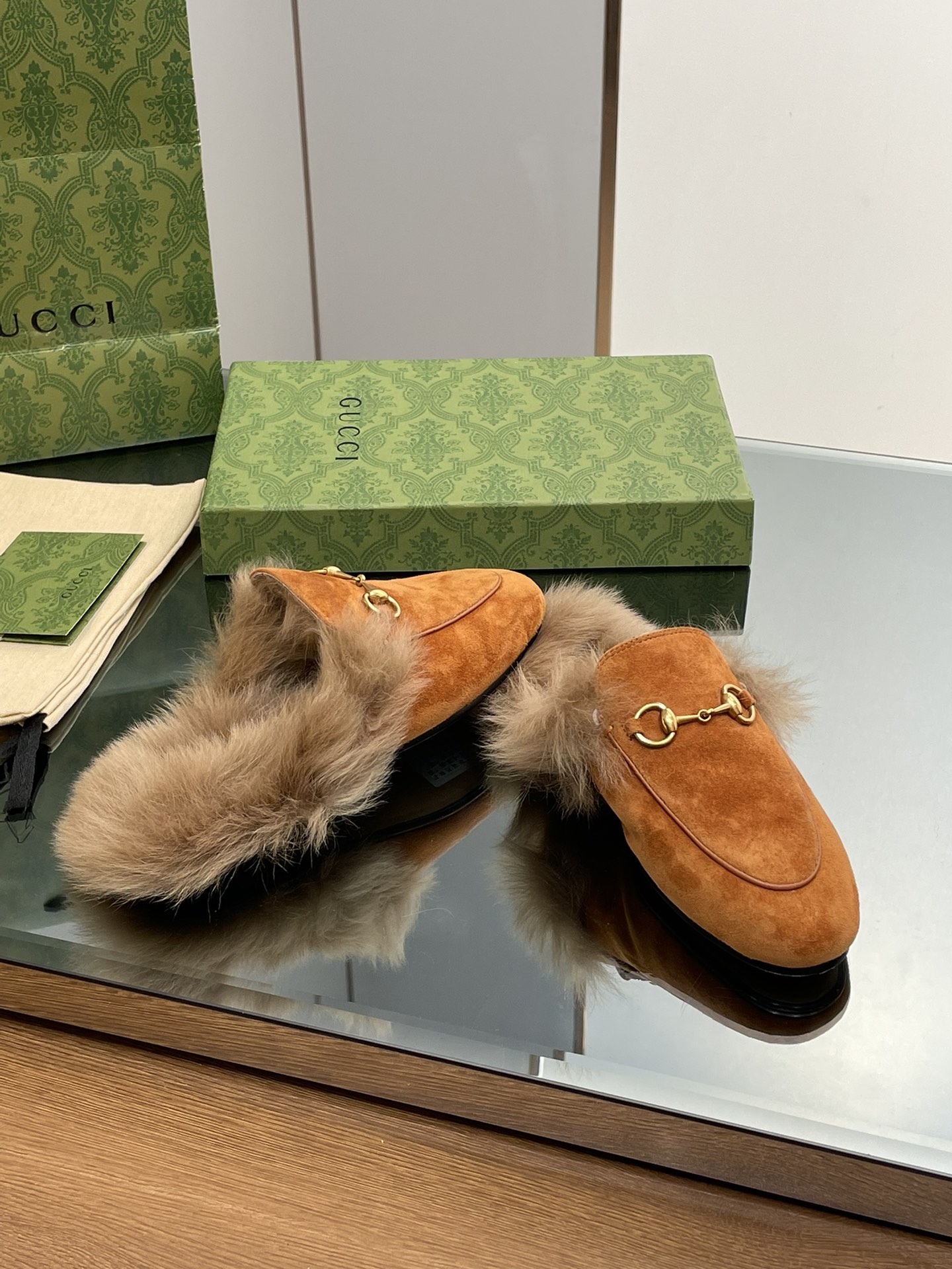 GUCCI グッチ フラットシューズ 本革 通勤 ブラック - 画像 7